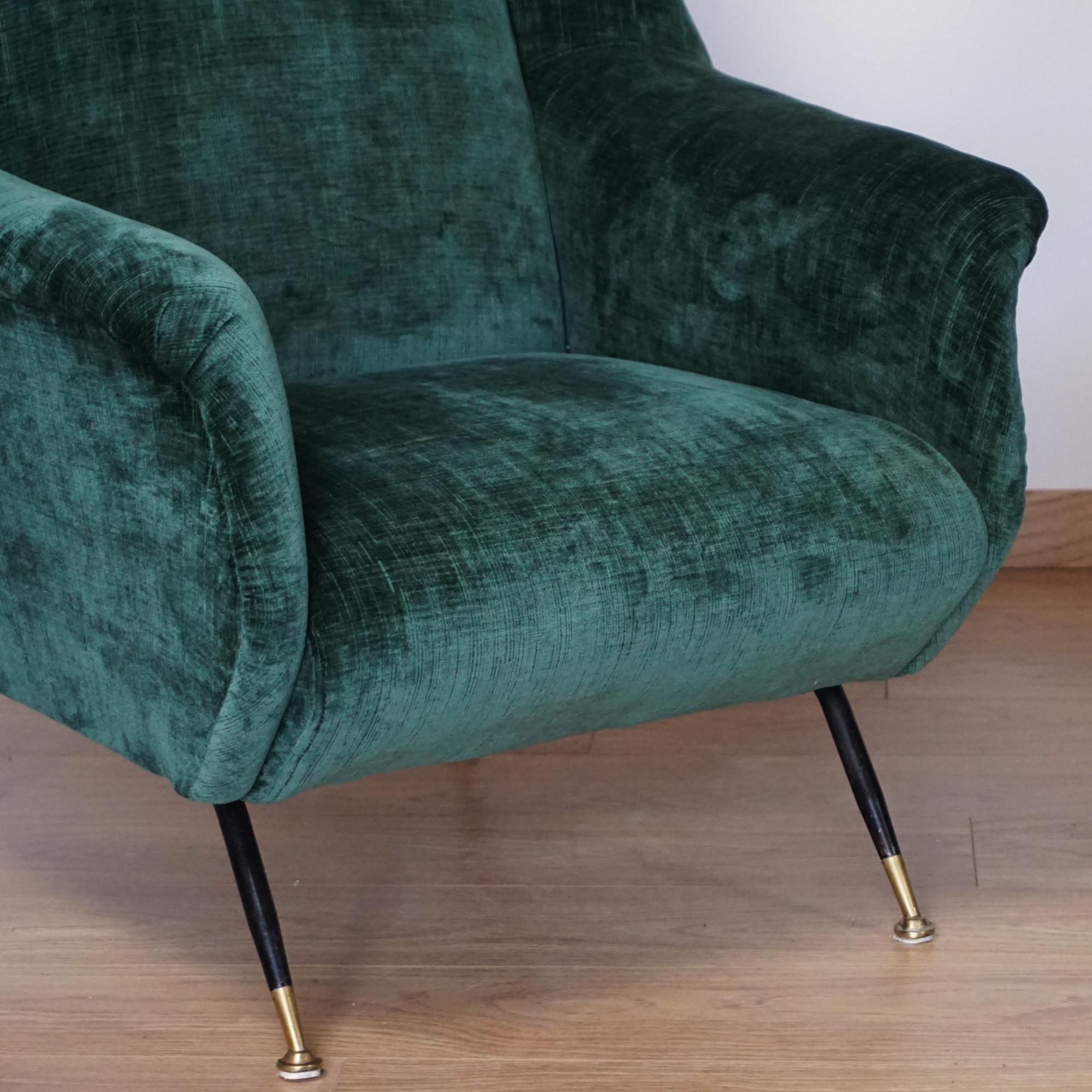Mid-Century Lounge Chairs Attributed to Gigi Radice for Minotti. (Moderne der Mitte des Jahrhunderts) im Angebot