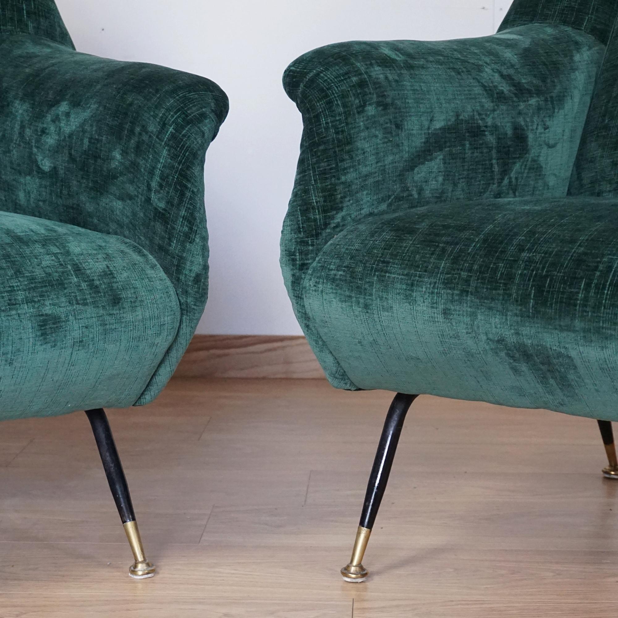 Mid-Century Lounge Chairs Attributed to Gigi Radice for Minotti. im Zustand „Gut“ im Angebot in Forest Row, East Sussex