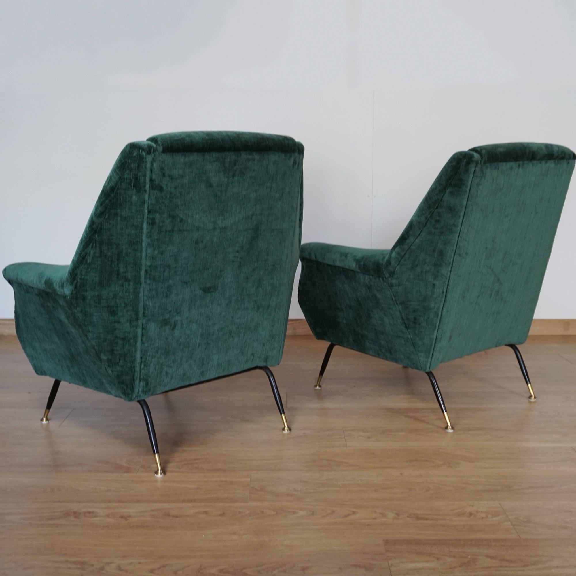 Mid-Century Lounge Chairs Attributed to Gigi Radice for Minotti. (20. Jahrhundert) im Angebot