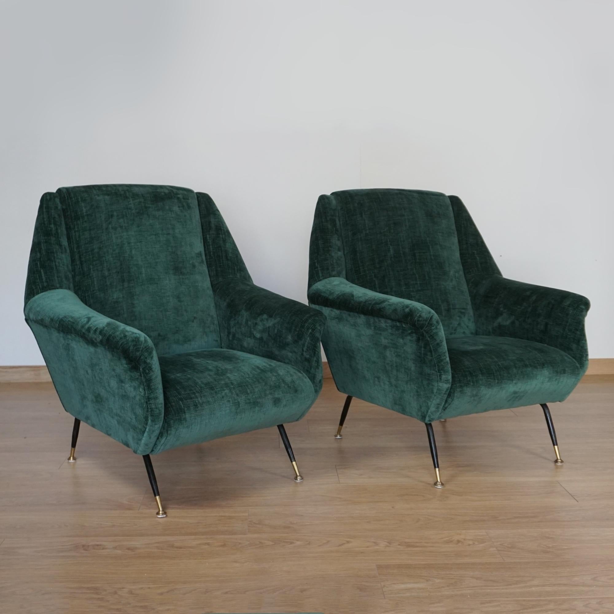 Mid-Century Lounge Chairs Attributed to Gigi Radice for Minotti. im Angebot 1