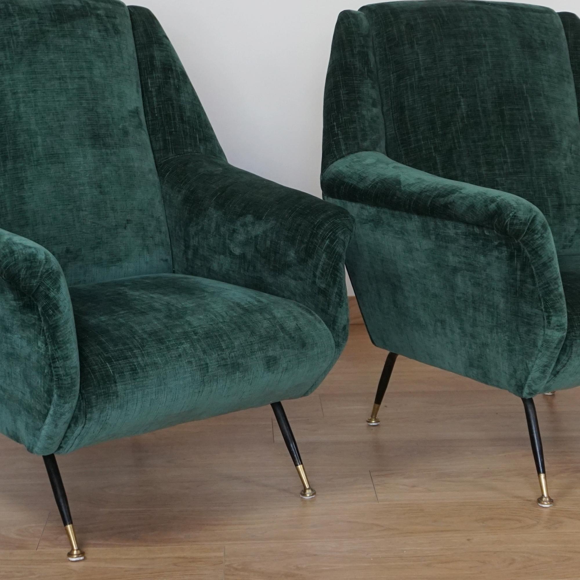 Mid-Century Lounge Chairs Attributed to Gigi Radice for Minotti. im Angebot 2