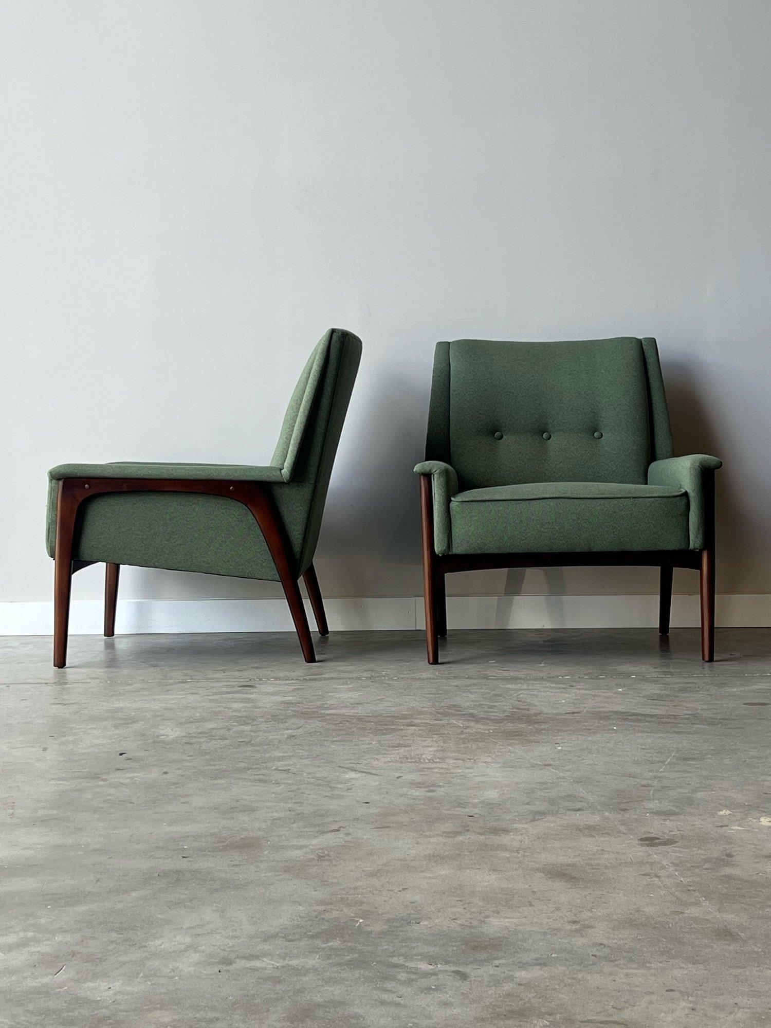 Mid-Century Modern Mid-Century Lounge Chairs by Kroehler - a Pair For Sale