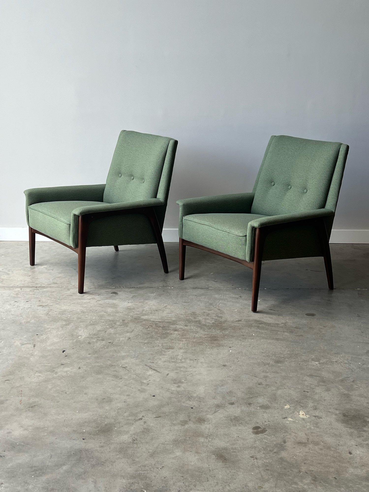 American Mid-Century Lounge Chairs by Kroehler - a Pair For Sale