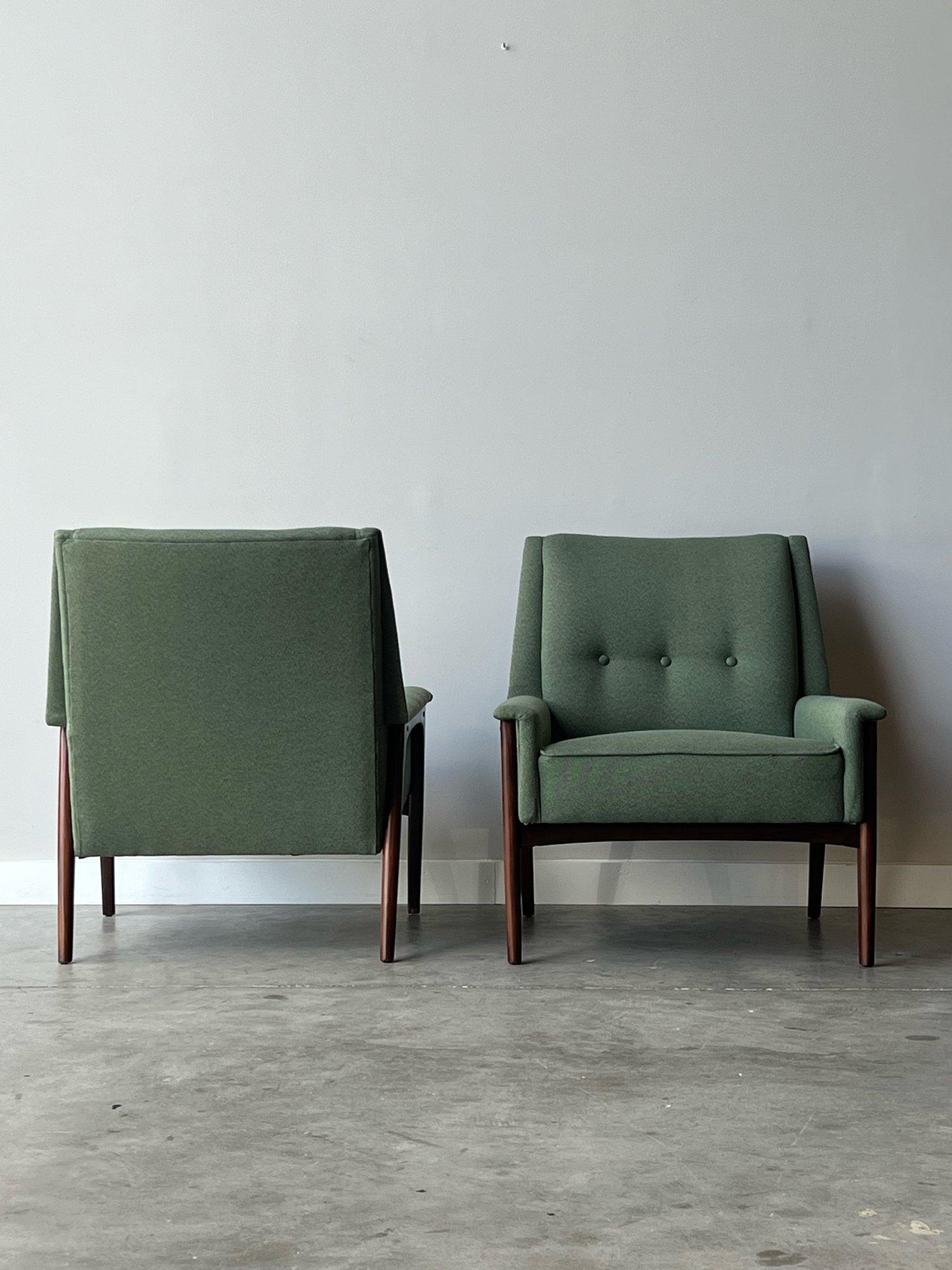 Mid-Century Lounge Chairs by Kroehler - a Pair In Good Condition For Sale In Raleigh, NC