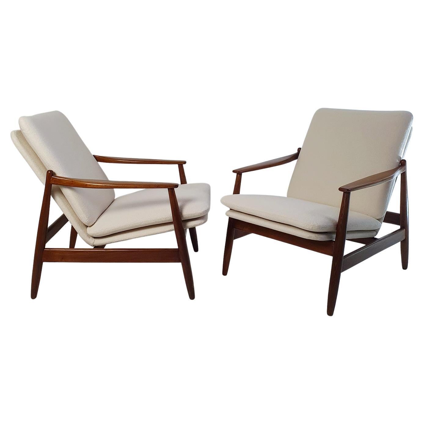 These Italian Pizzetti armchairs are a great example of mid-century modern design that were produced during the 1960s. The chairs have a solid oak frame that has been completely professionally restored, ensuring that they are both sturdy and