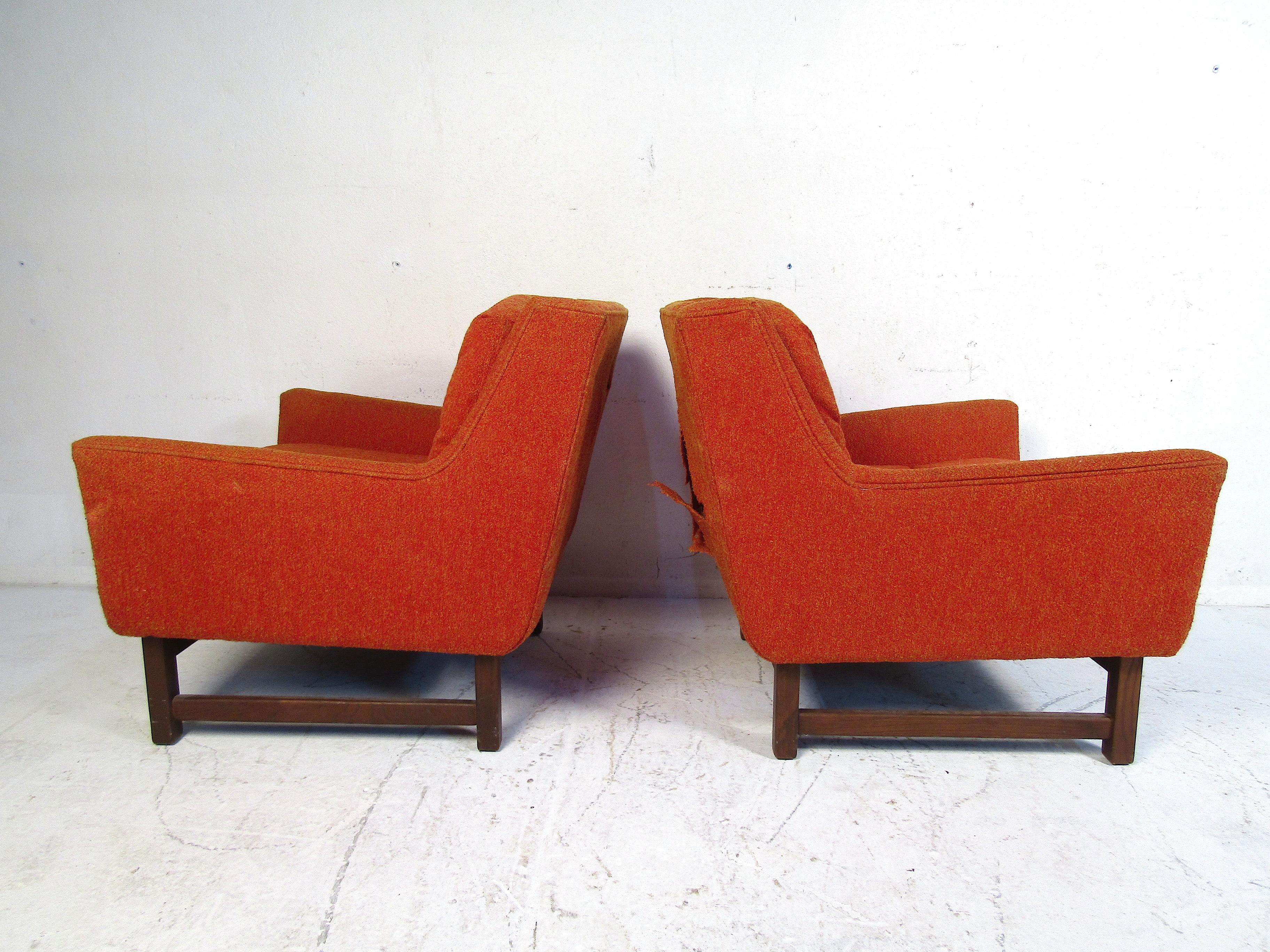Midcentury Lounge Chairs by Selig, a Pair In Distressed Condition For Sale In Brooklyn, NY
