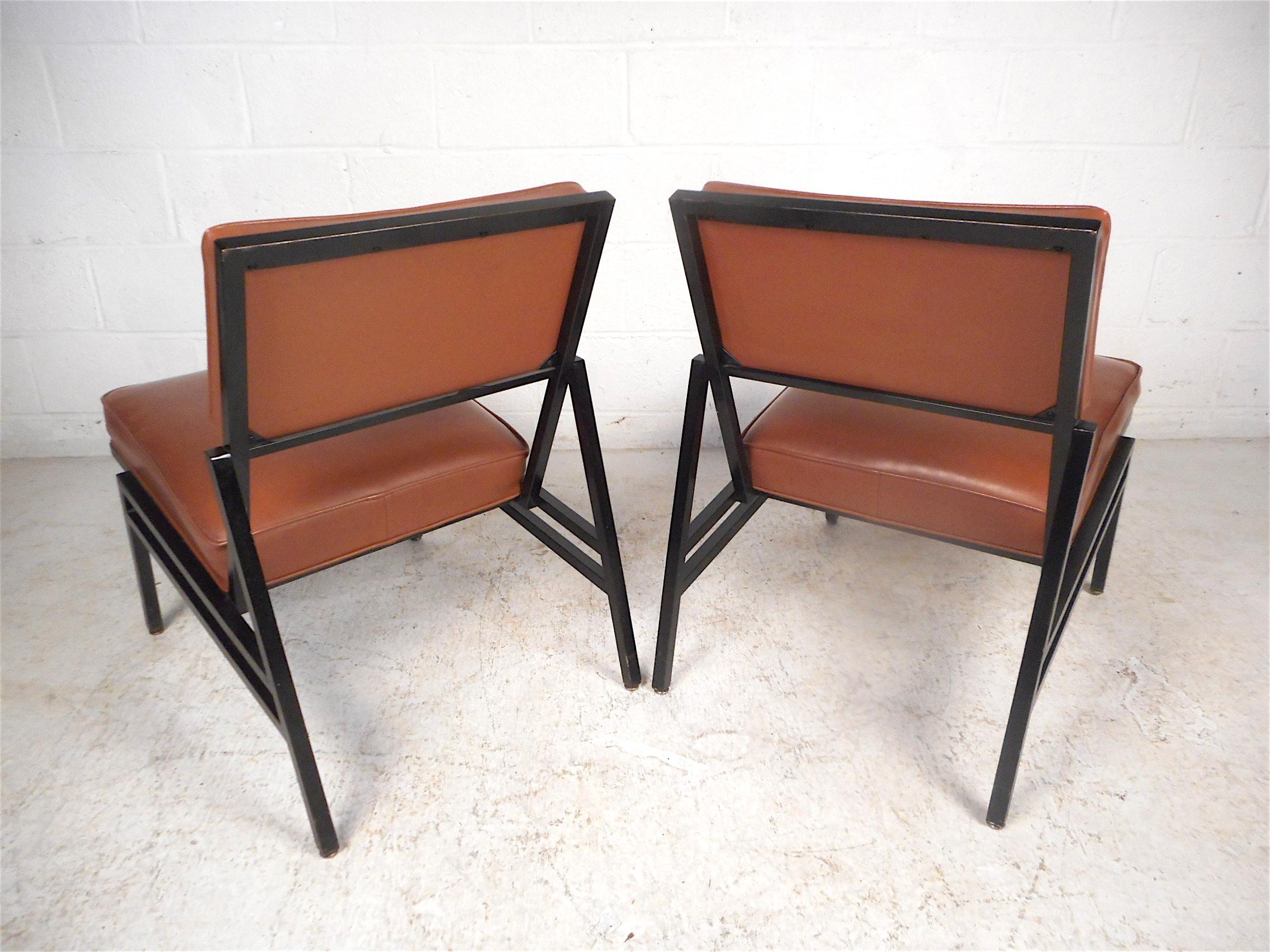 American Midcentury Lounge Chairs by Steelcase, a Pair For Sale