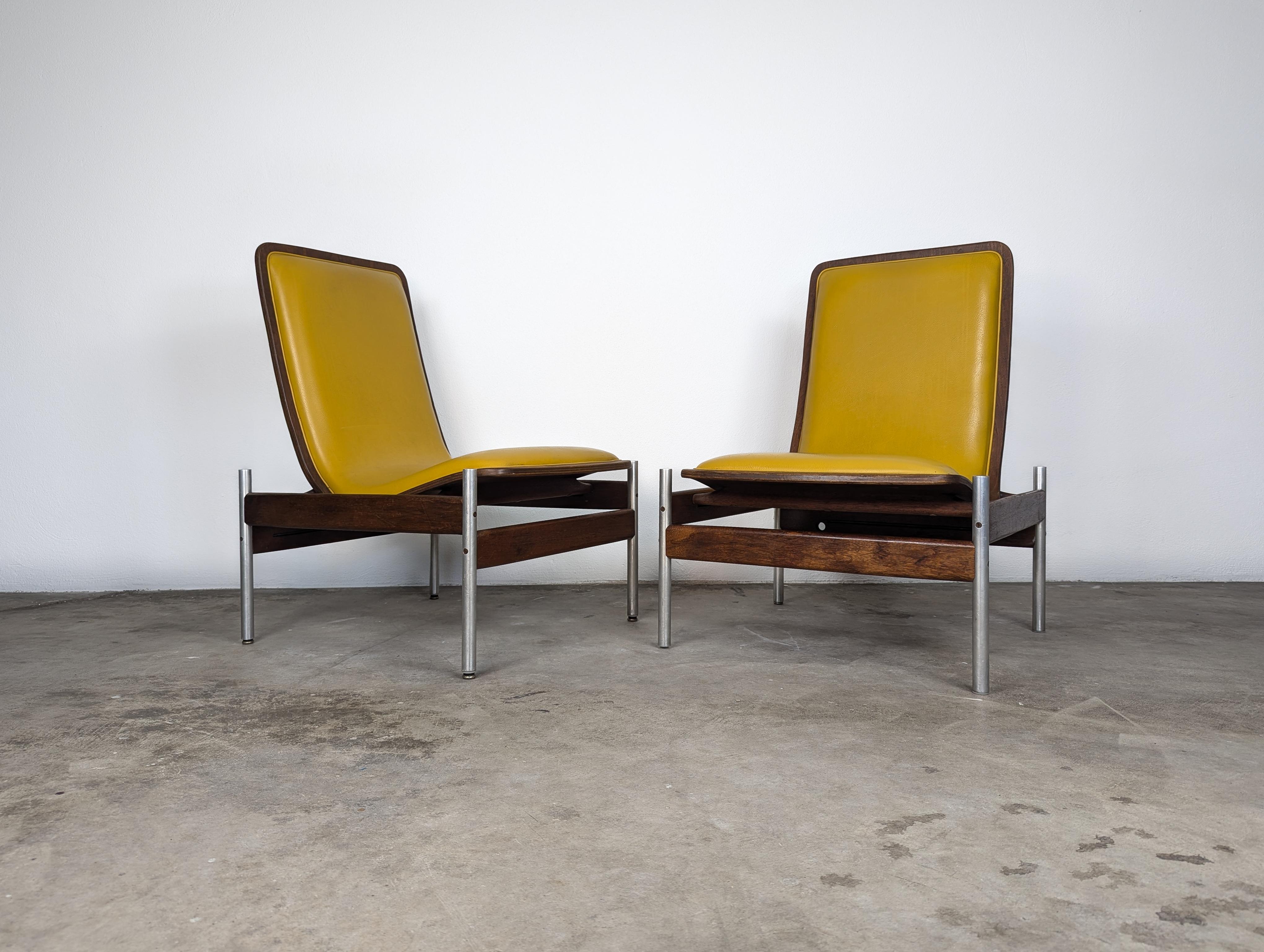 For sale is an incredible pair of vintage mid-century lounge chairs designed by the renowned Sven Ivar Dysthe for Dokka Møbler, crafted in the 1960s. These exquisite loungers feature elegant walnut frames and stunning curved backs upholstered in a