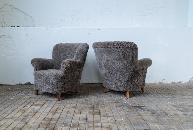 Mid Century Lounge Chairs in Grey/Black Sheepskin Shearling Sweden, 1940s 4