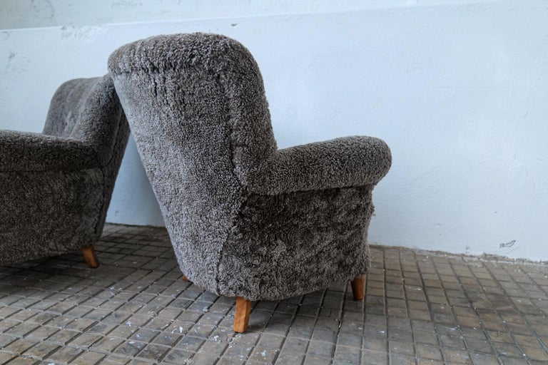 Mid Century Lounge Chairs in Grey/Black Sheepskin Shearling Sweden, 1940s 5