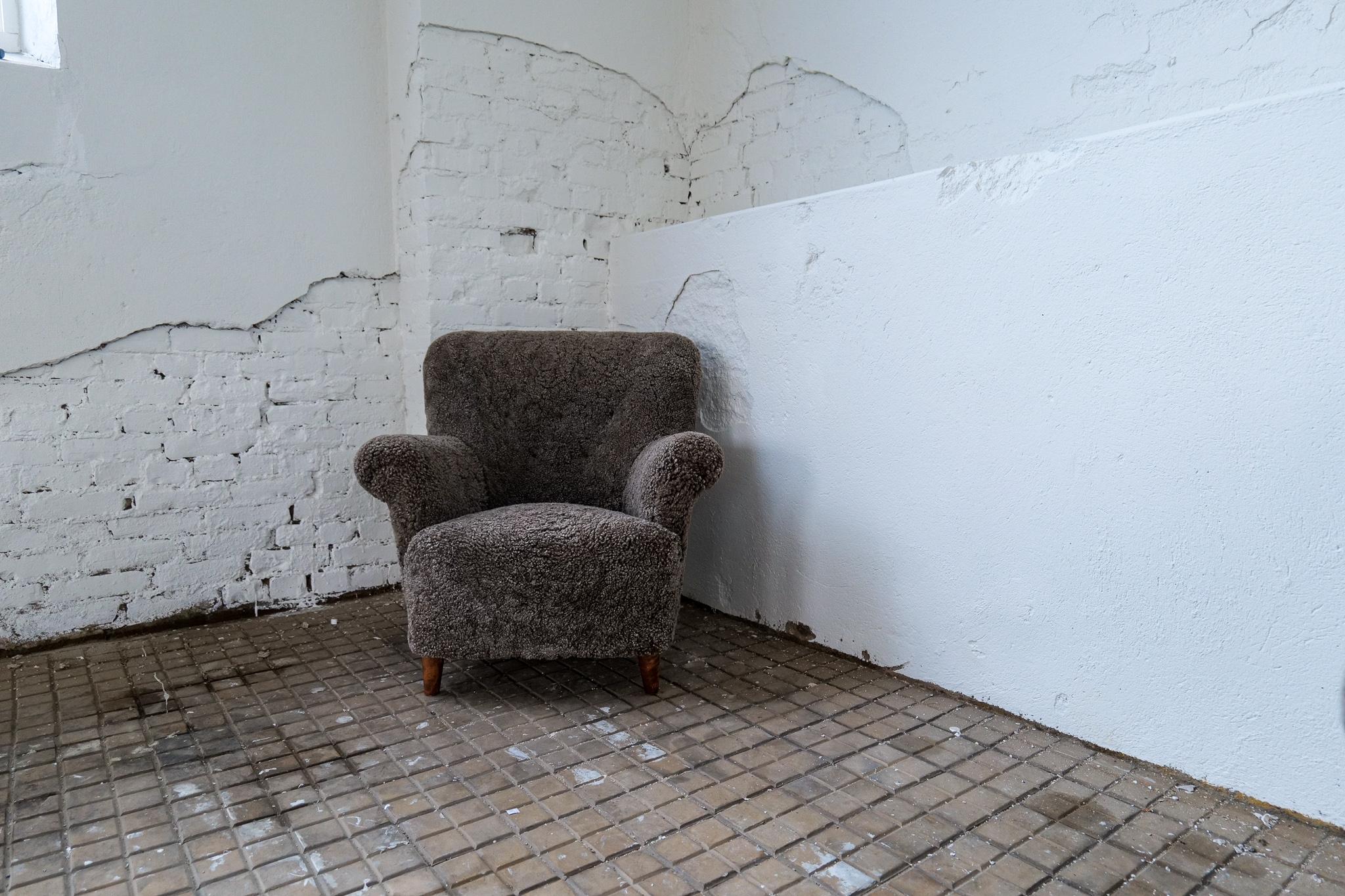 Mid Century Lounge Chairs in Grey/Black Sheepskin Shearling Sweden, 1940s In Good Condition In Hillringsberg, SE