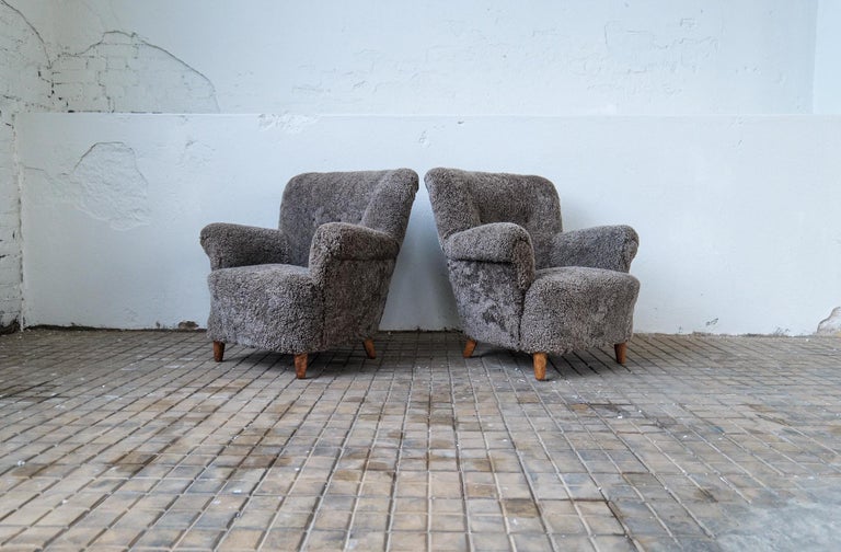 Mid Century Lounge Chairs in Grey/Black Sheepskin Shearling Sweden, 1940s 1