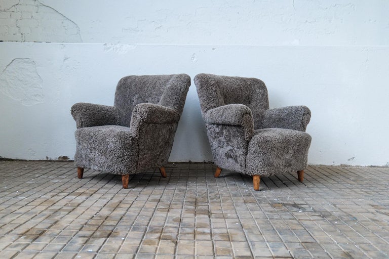 Mid Century Lounge Chairs in Grey/Black Sheepskin Shearling Sweden, 1940s 2