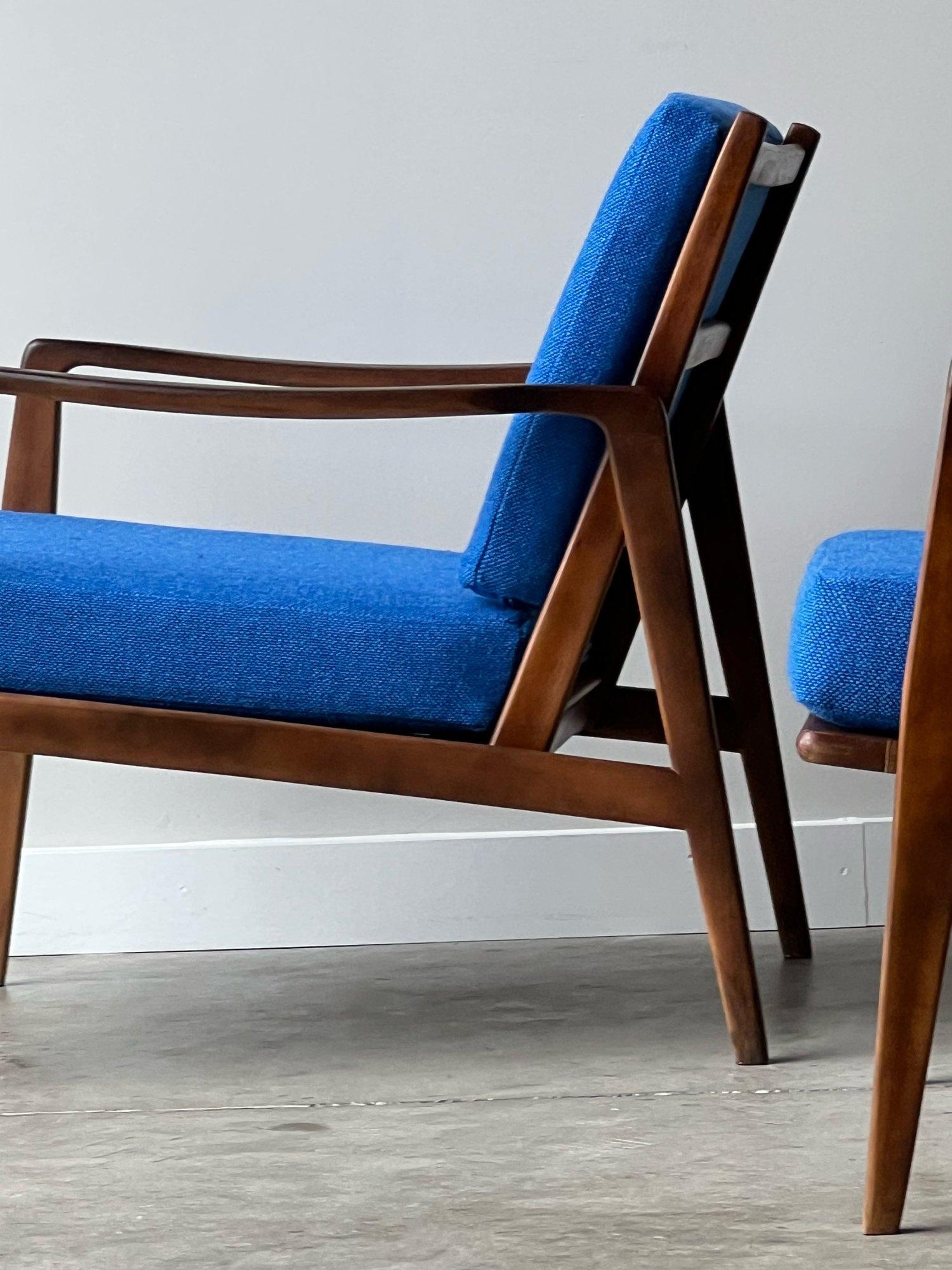 Mid-Century Lounge Chairs in Vibrant Blue - a Pair 3