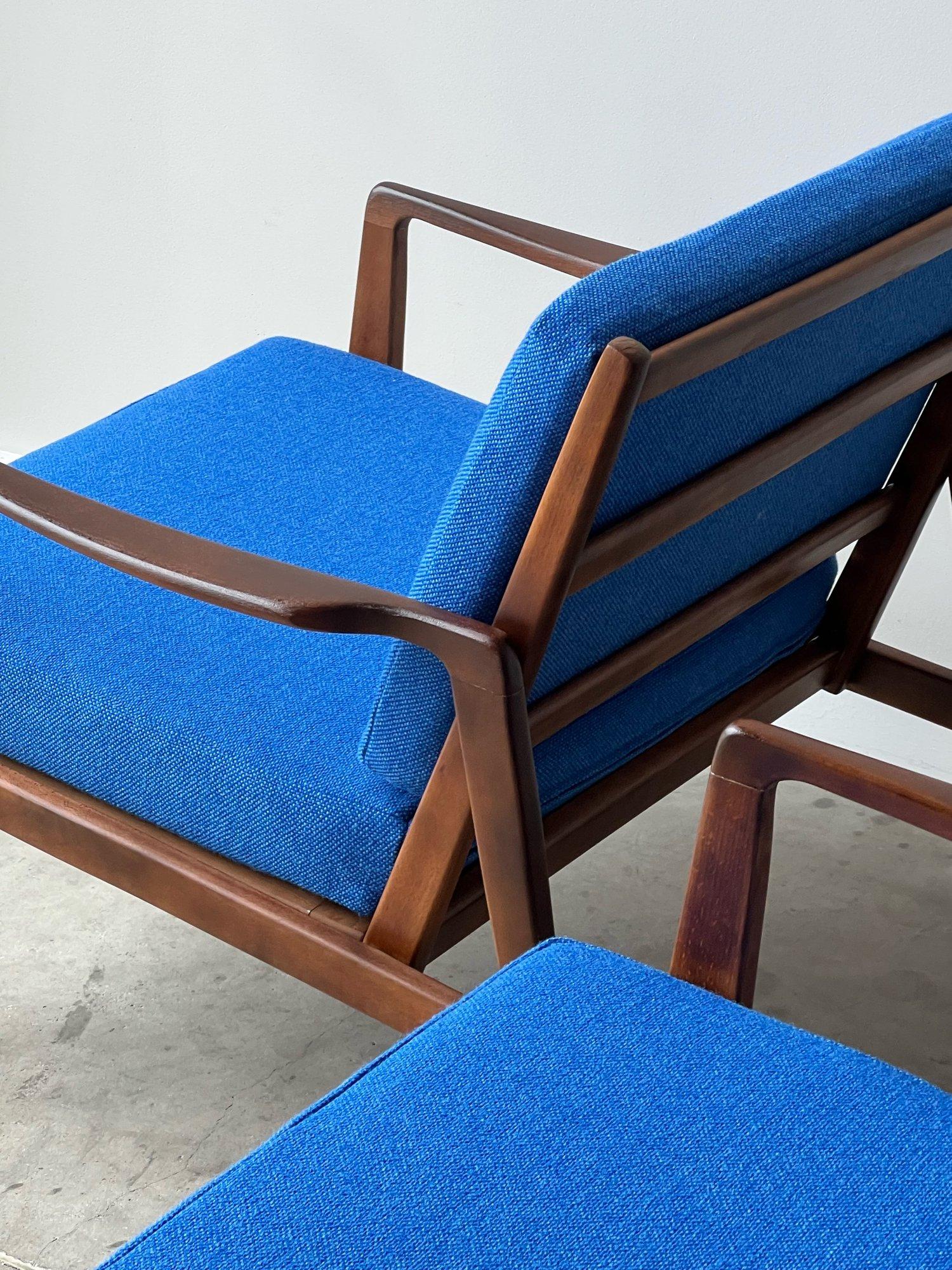 Mid-Century Lounge Chairs in Vibrant Blue - a Pair 4