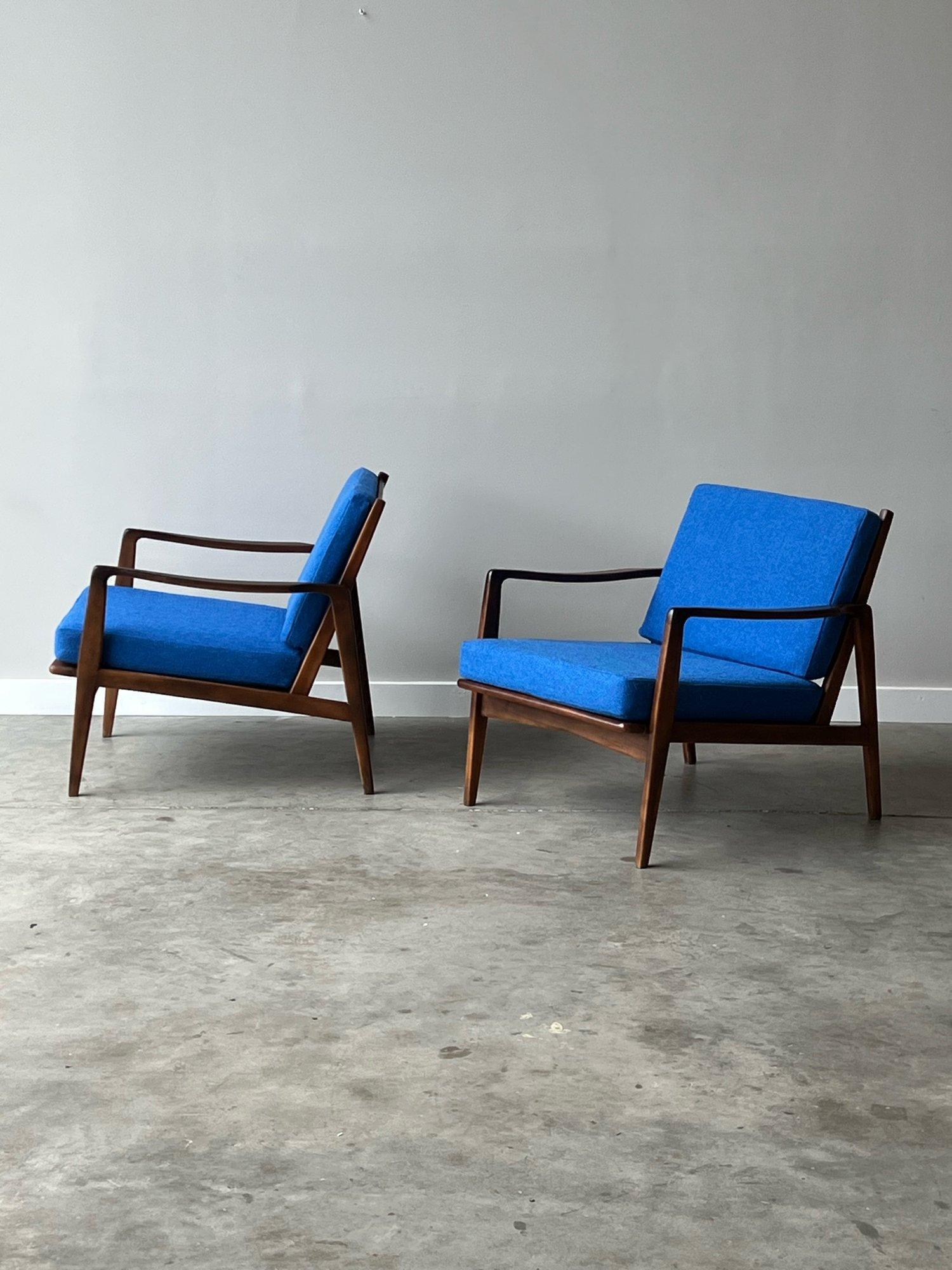 Mid-Century Modern Mid-Century Lounge Chairs in Vibrant Blue - a Pair