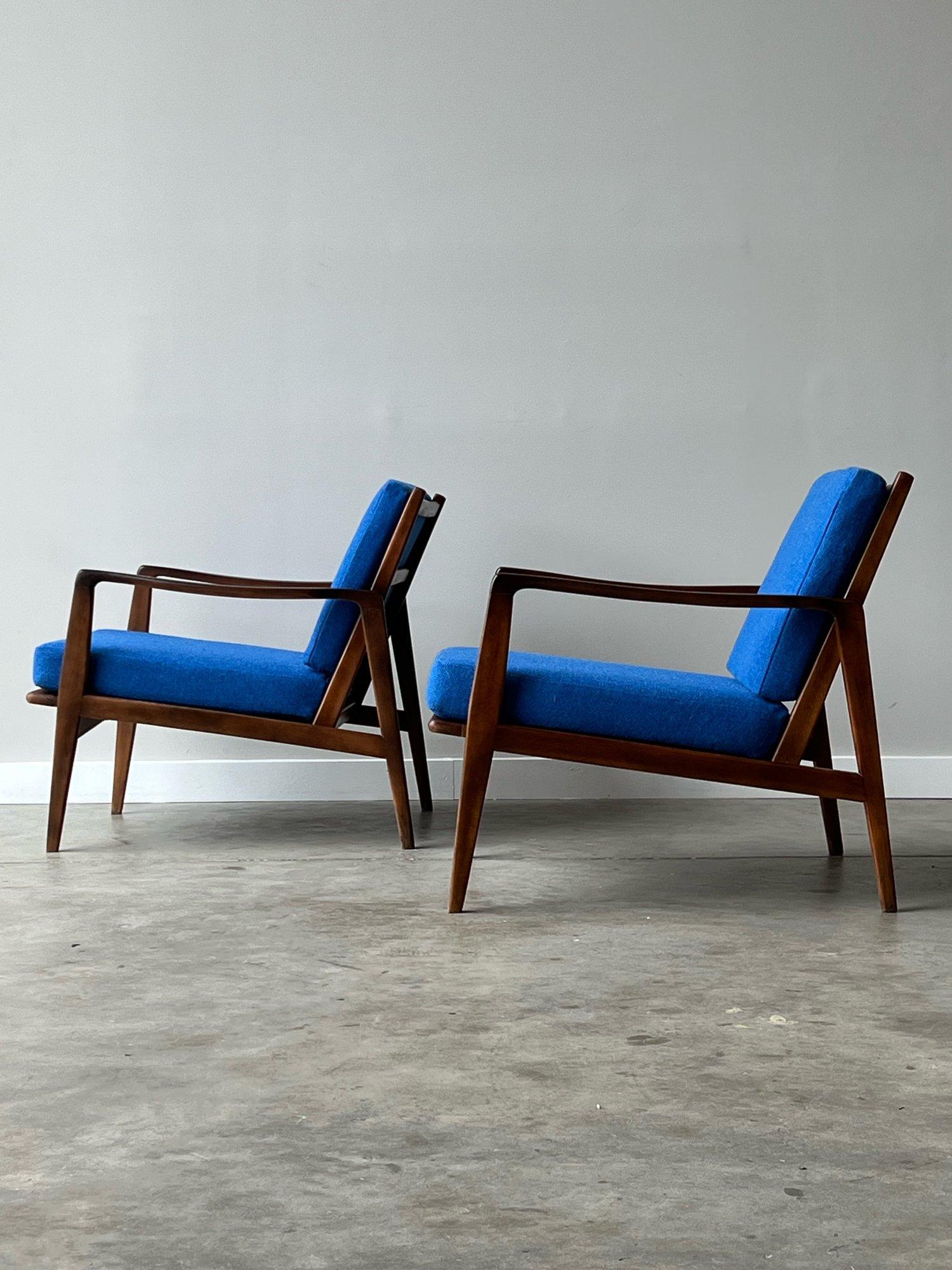 Danish Mid-Century Lounge Chairs in Vibrant Blue - a Pair