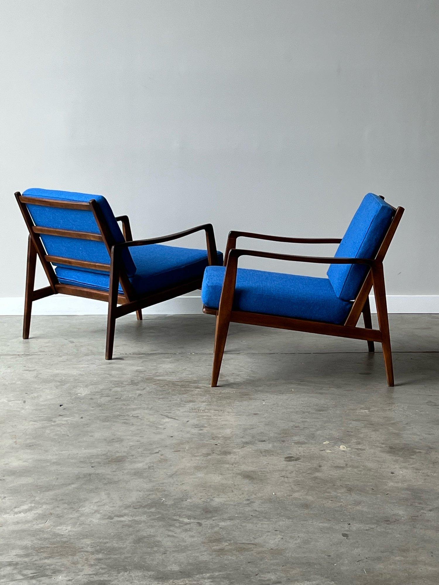 Mid-Century Lounge Chairs in Vibrant Blue - a Pair In Good Condition In Raleigh, NC