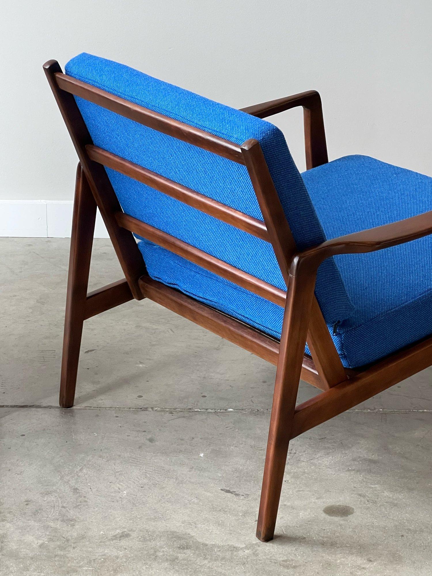 Mid-Century Lounge Chairs in Vibrant Blue - a Pair 1