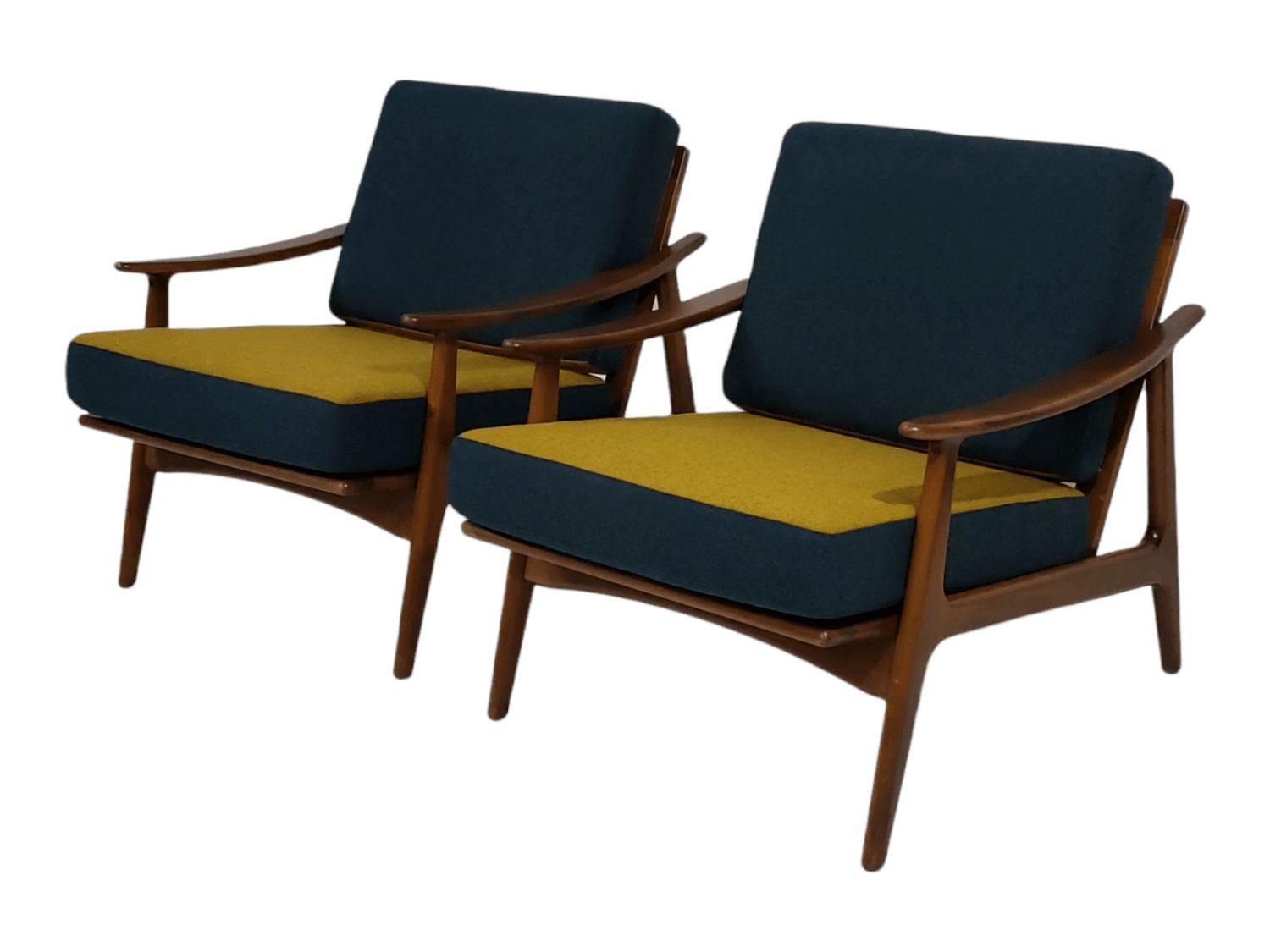 Mid Century Lounge Chairs with Reversible Cushions In Excellent Condition In Oakland, CA