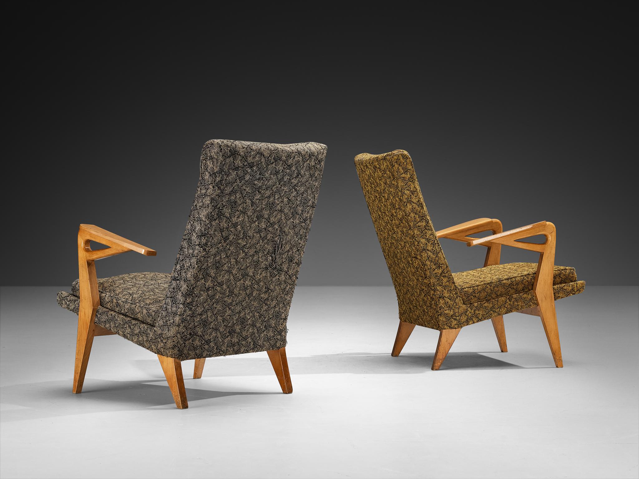 Sillas de salón de mediados de siglo con marcos de madera escultóricos Tela en venta