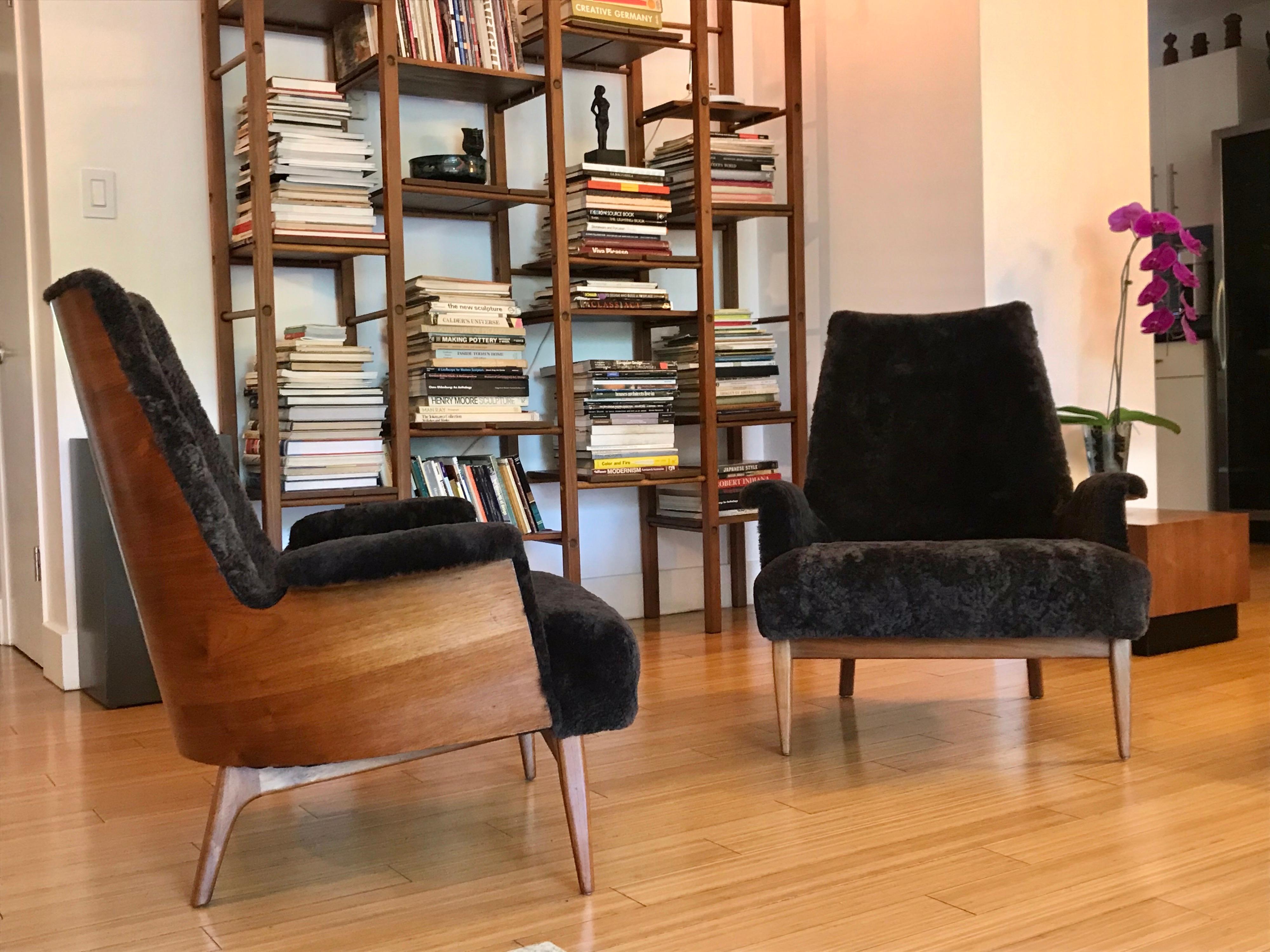 A handsome pair of lounge chairs.
Bent plywood back with walnut veneer and solid walnut base, with new sheepskin upholstery.
Great for any interior space, in a study, living area or gallery....