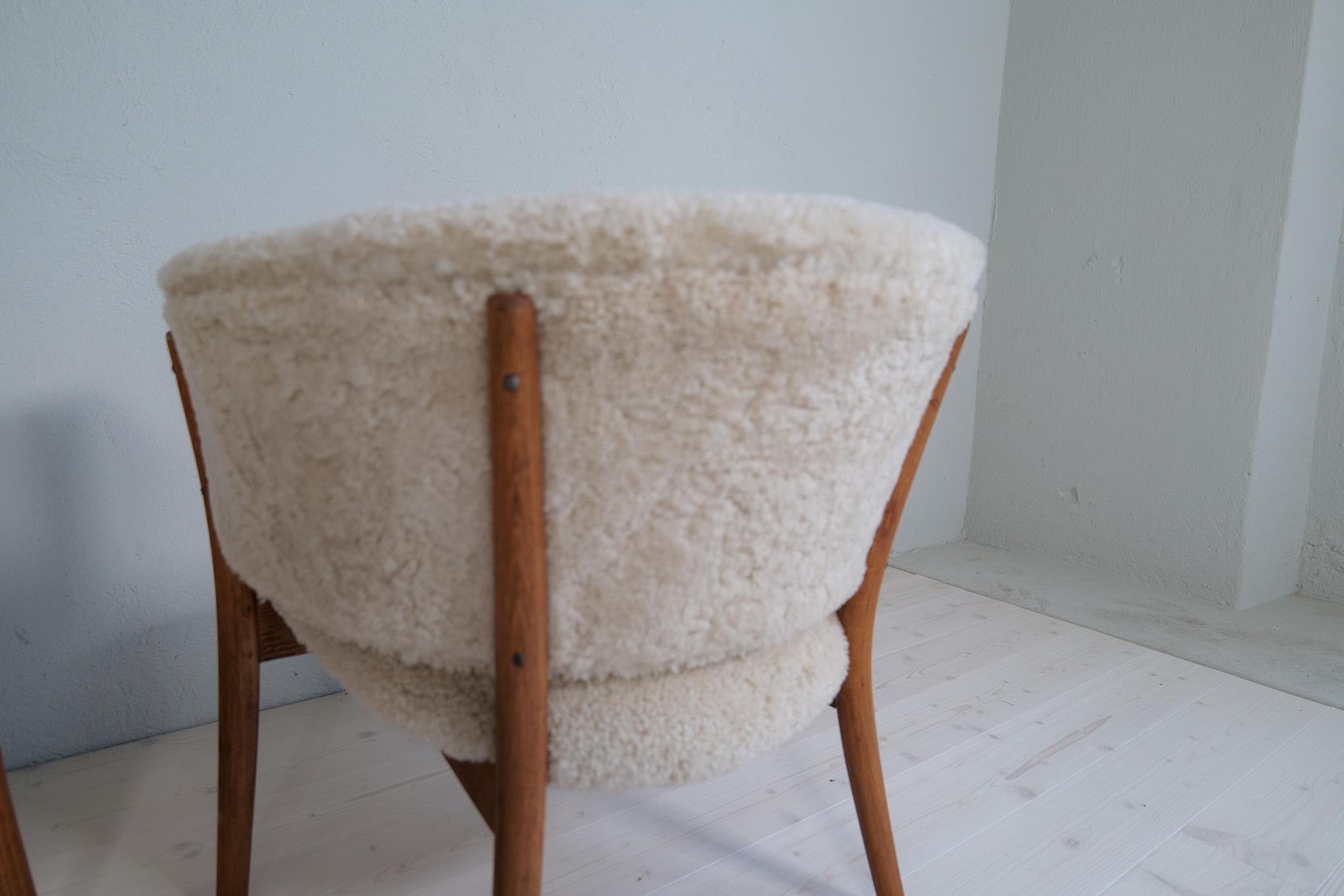 Mid-Century Lounge Charis in Sheepskin/Shearling and Stained Wood, Sweden, 1962 For Sale 5