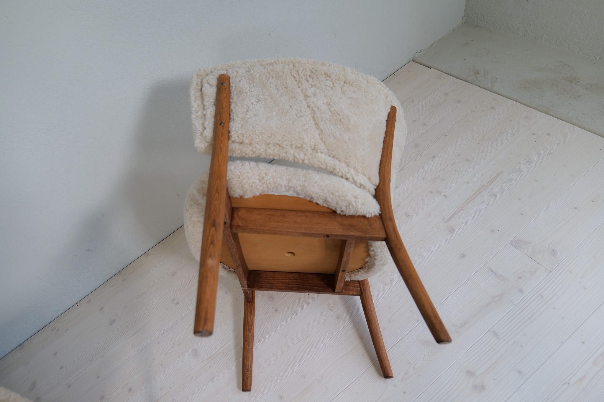Mid-Century Lounge Charis in Sheepskin/Shearling and Stained Wood, Sweden, 1962 For Sale 6