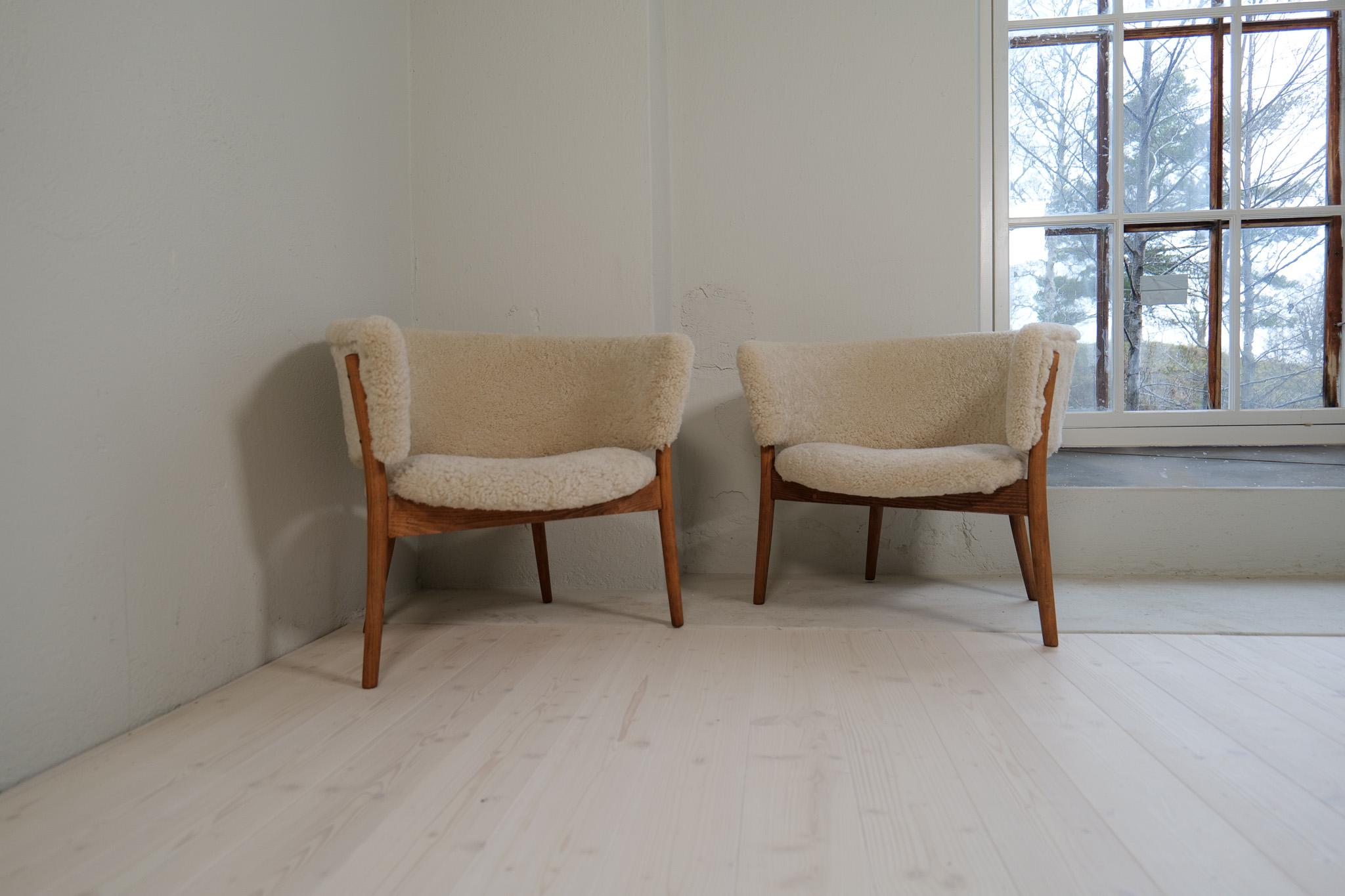 Mid-Century Lounge Charis in Sheepskin/Shearling and Stained Wood, Sweden, 1962 For Sale 8