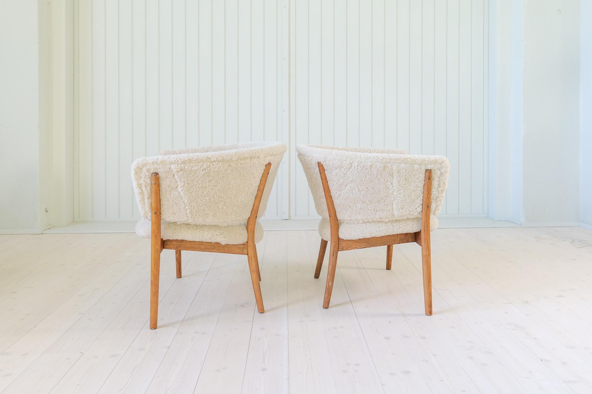 Mid-Century Lounge Chairs in Sheepskin/Shearling and Stained Wood, Sweden, 1962 In Good Condition For Sale In Hillringsberg, SE