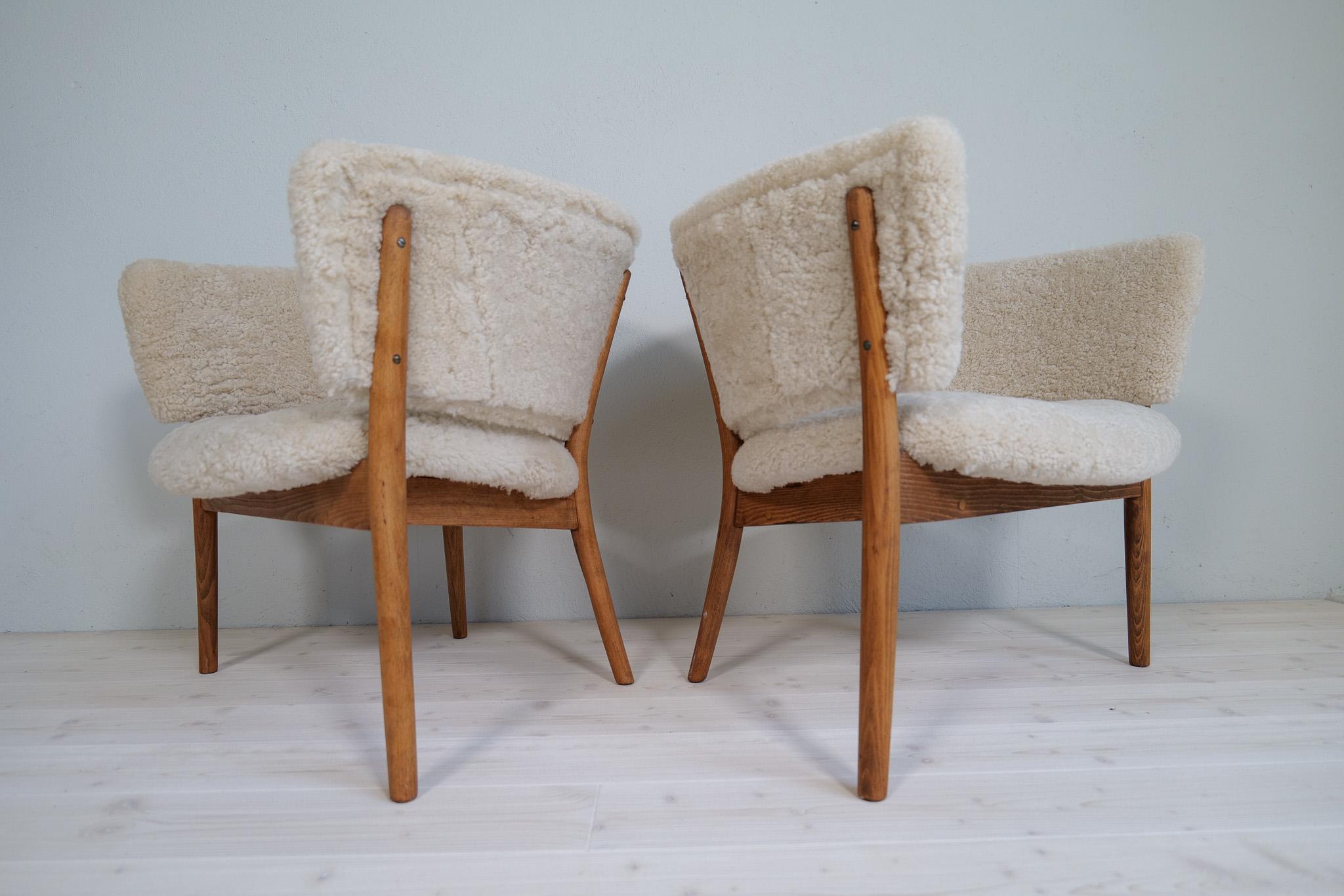 Mid-Century Lounge Charis in Sheepskin/Shearling and Stained Wood, Sweden, 1962 For Sale 1