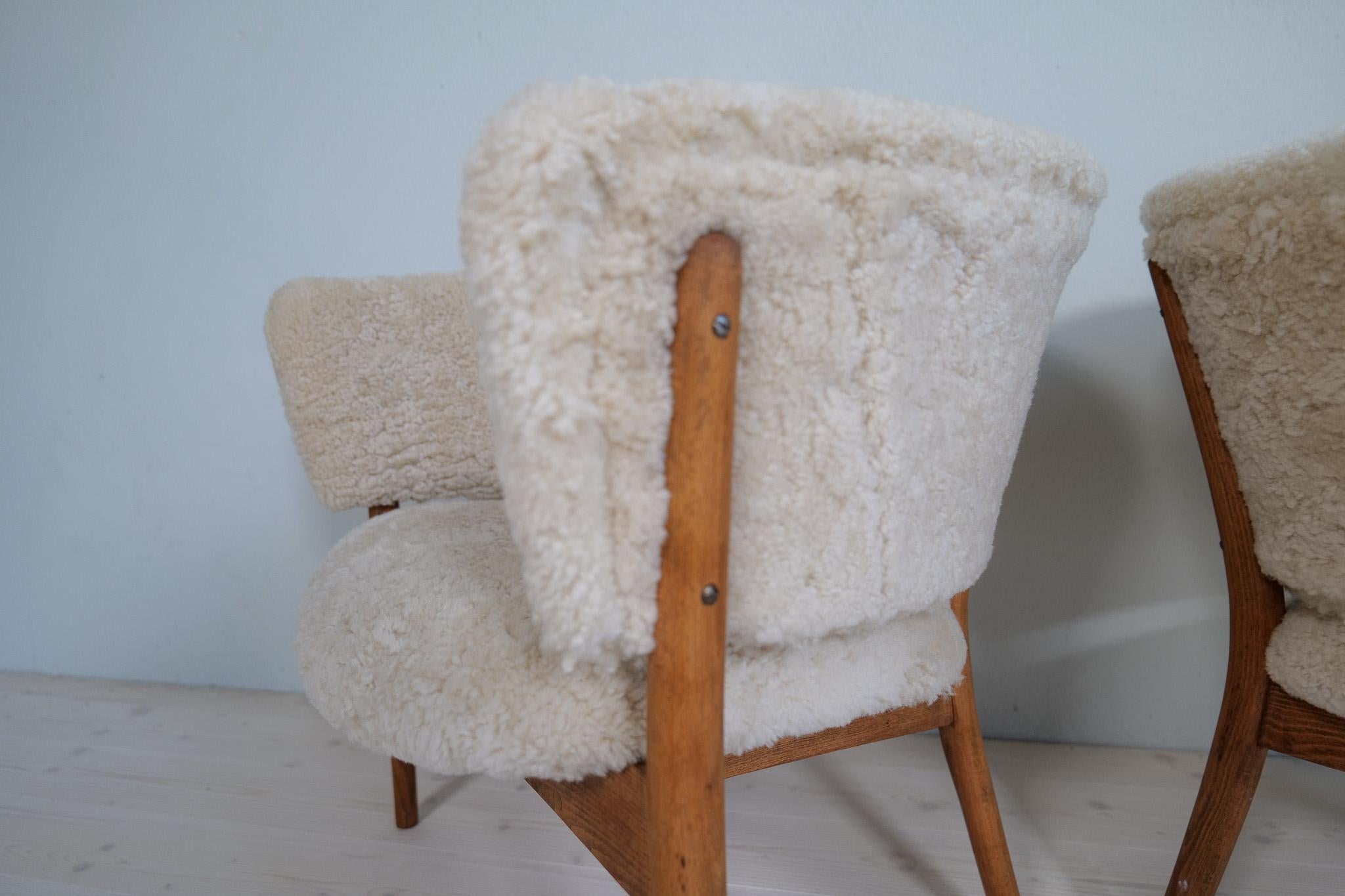 Mid-Century Lounge Charis in Sheepskin/Shearling and Stained Wood, Sweden, 1962 For Sale 2