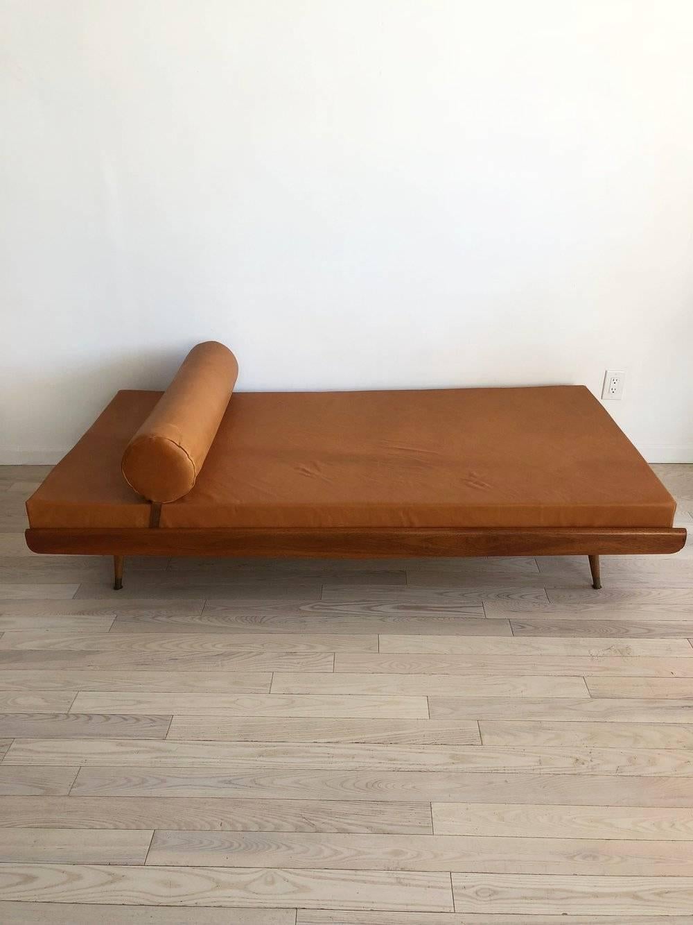 Mid-Century Modern Mid-Century Lounge Daybed in Caramel Genuine Leather Upholstery