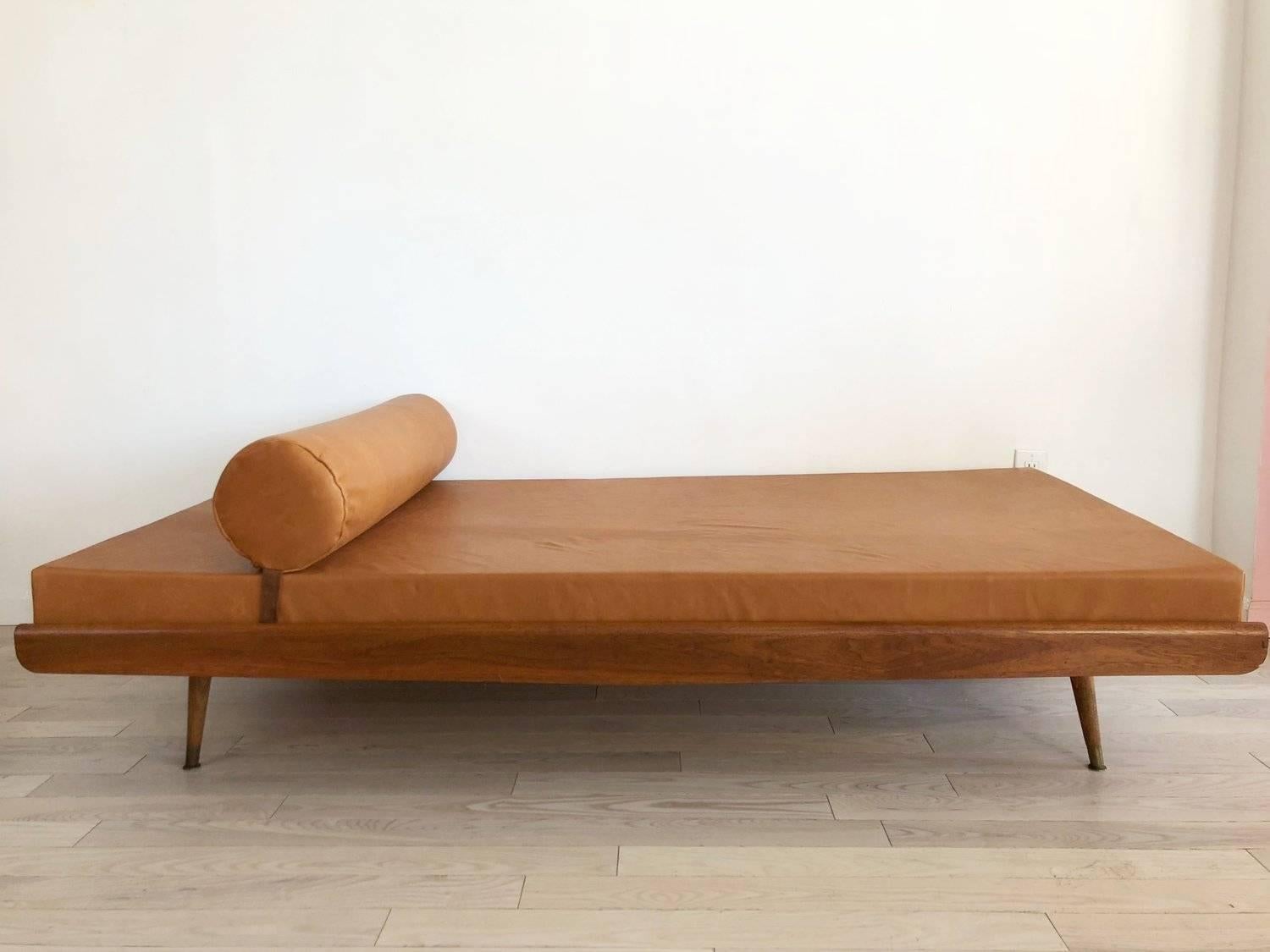 American Mid-Century Lounge Daybed in Caramel Genuine Leather Upholstery