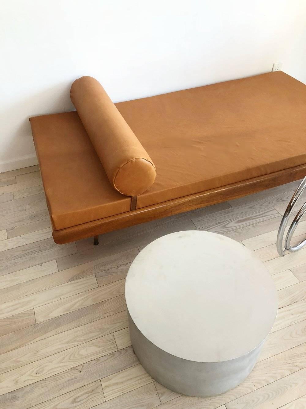 Mid-20th Century Mid-Century Lounge Daybed in Caramel Genuine Leather Upholstery