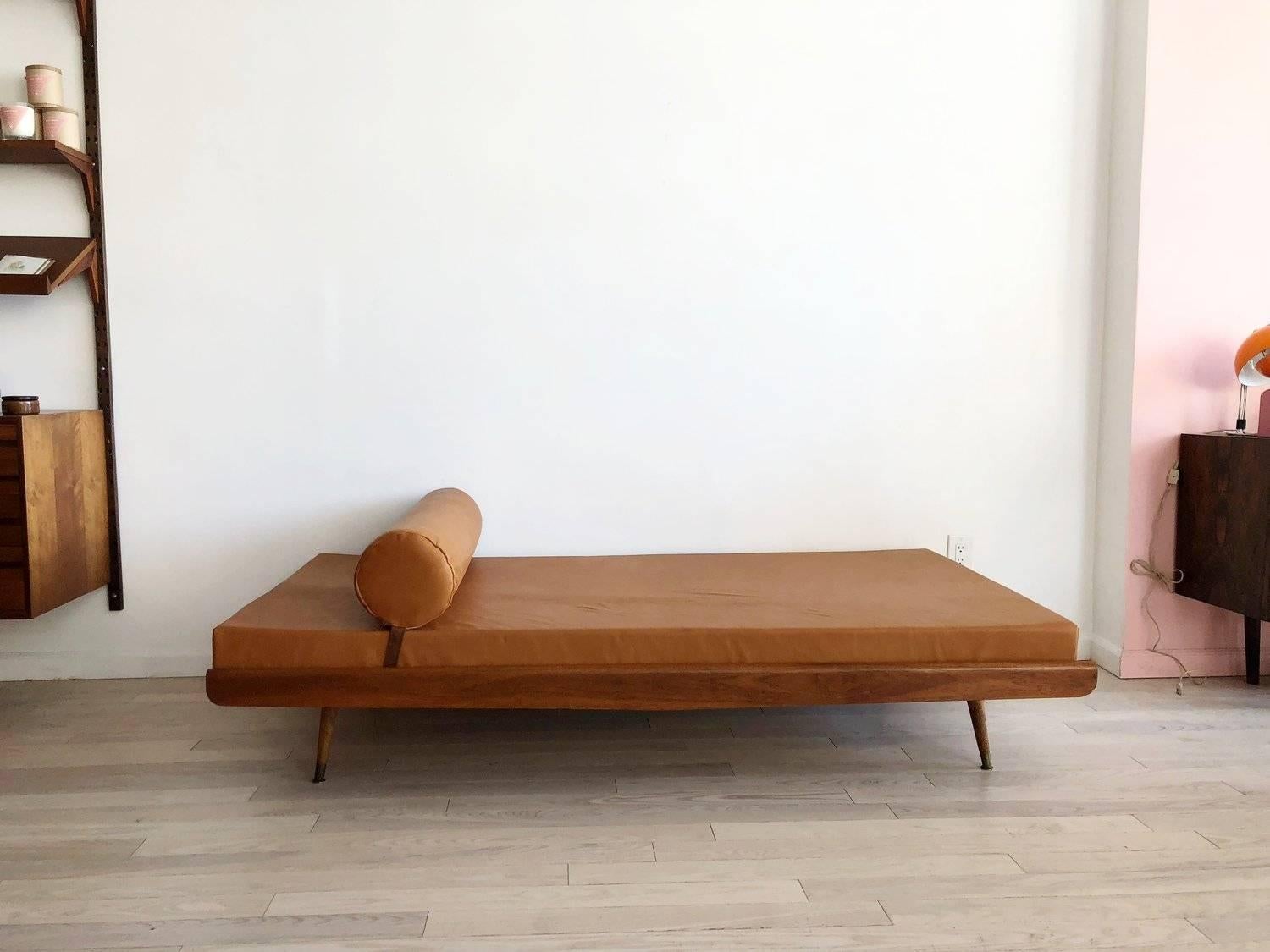 Mid-Century Lounge Daybed in Caramel Genuine Leather Upholstery 3