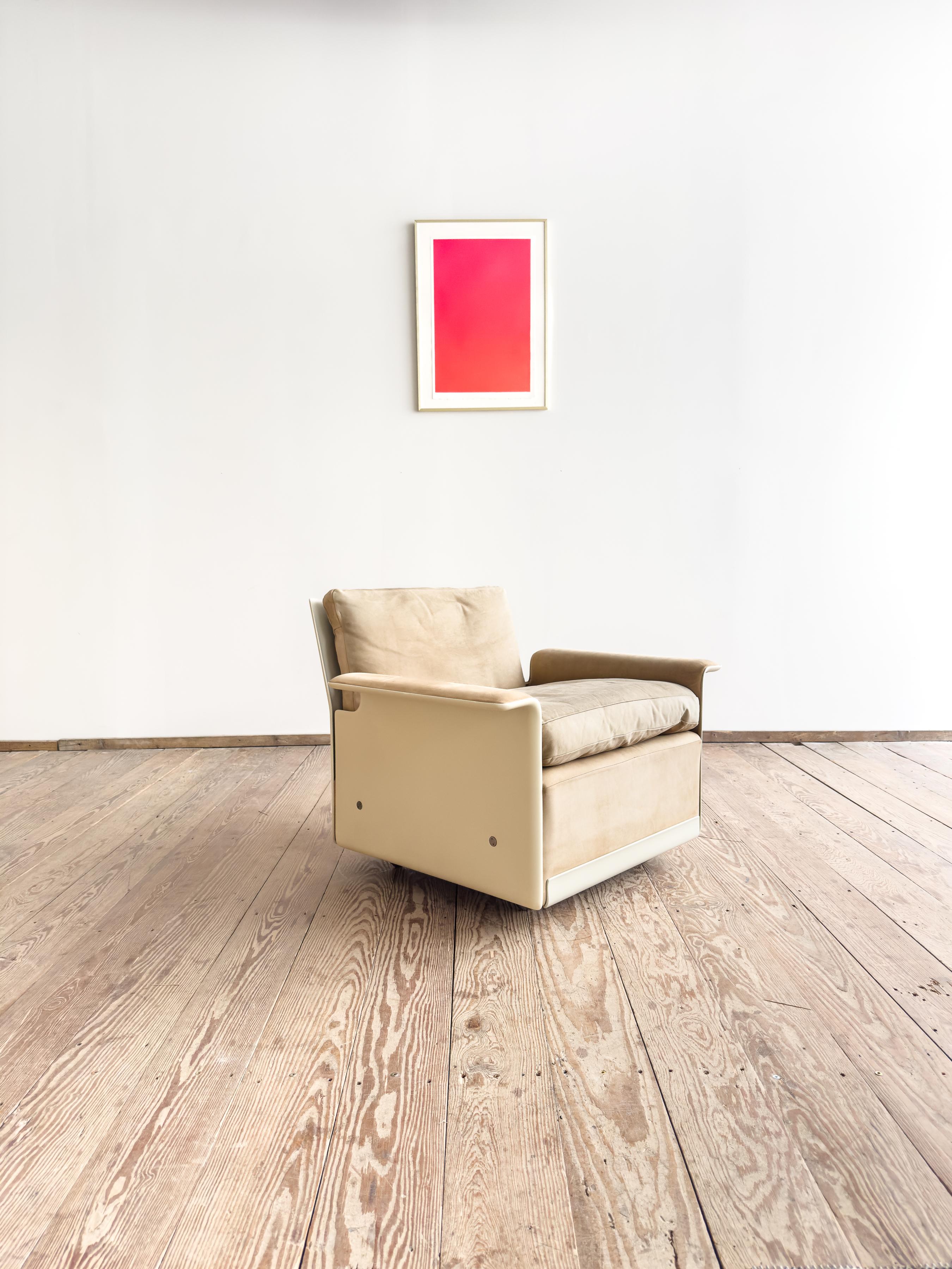 Dimensiones: 86 × 80 × 69 × 42 cm (33,9