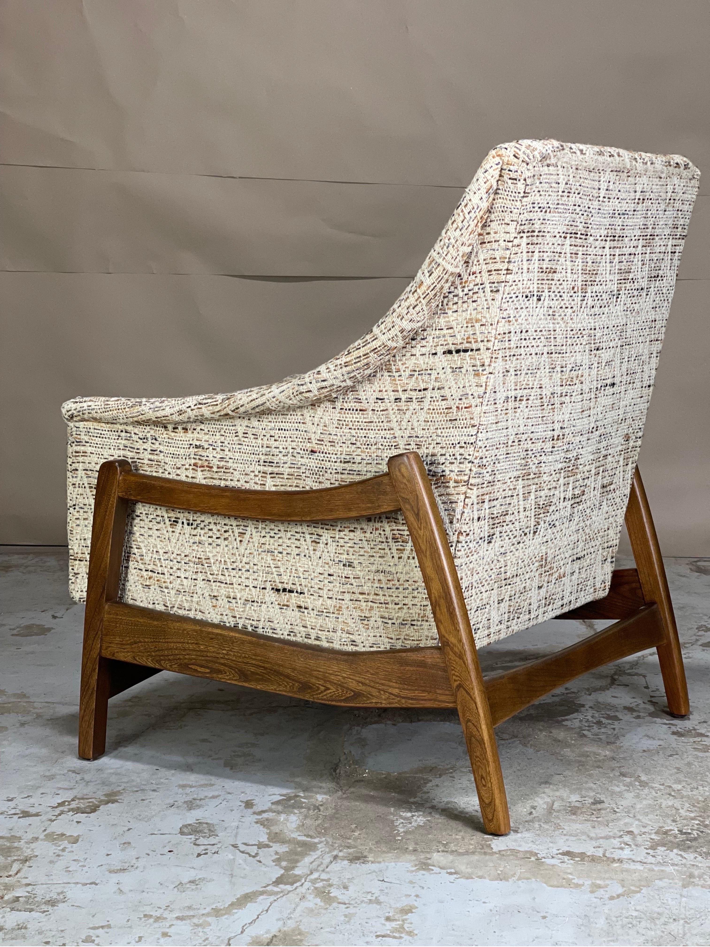 Mid-Century Modern lounge rocking chair by Paoli - 1968. Refinished exoskeleton oak frame. Upholstery is original and should be replaced. Rocks well and is very comfortable. 
30” wide x 32” deep x 37” tall. 17” seat height. 

 