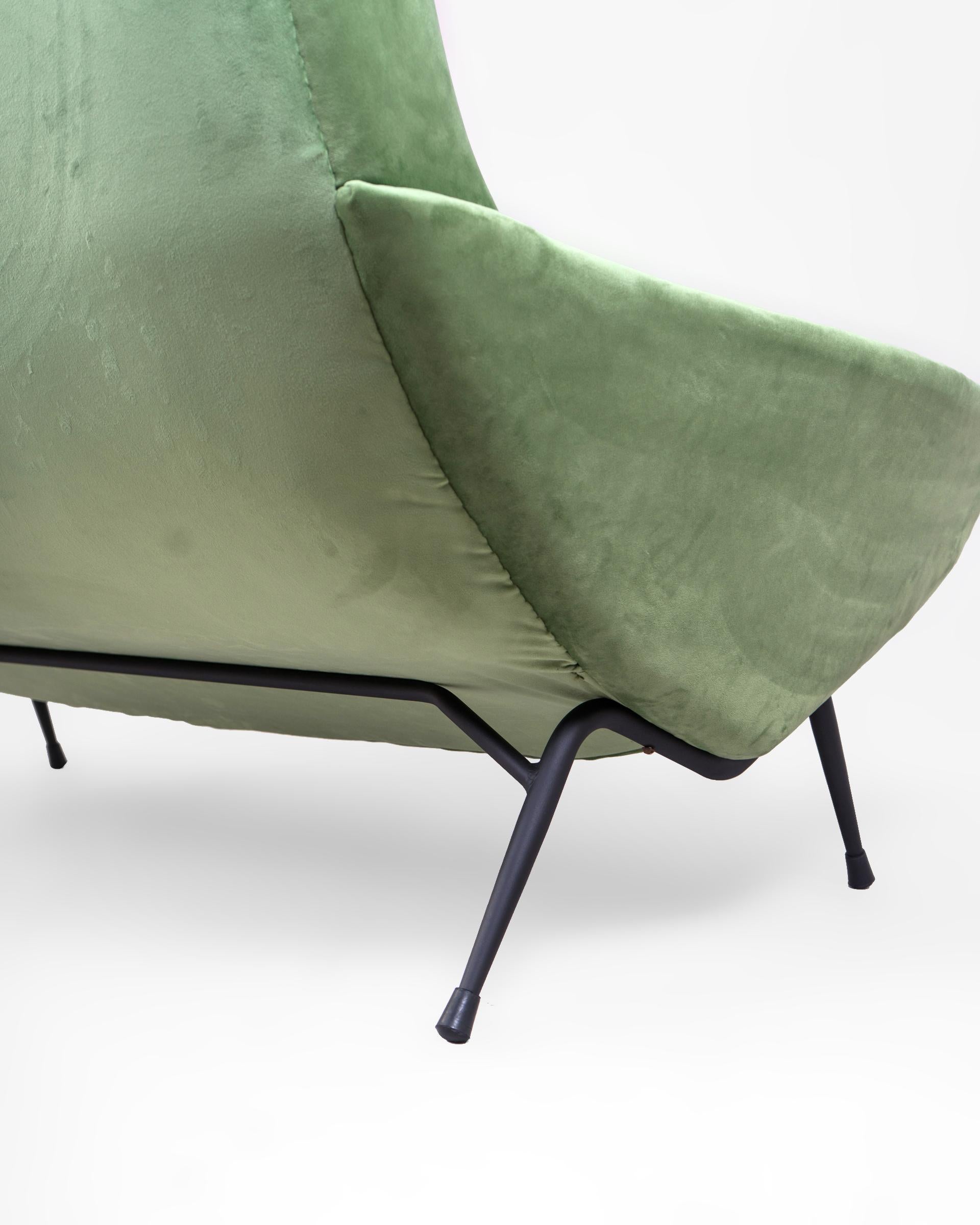 Mid Century Lounge Sofa in Re-Upholstered Green Velvet by Guy Besnard, 1960's In Good Condition In CANGAS, ES