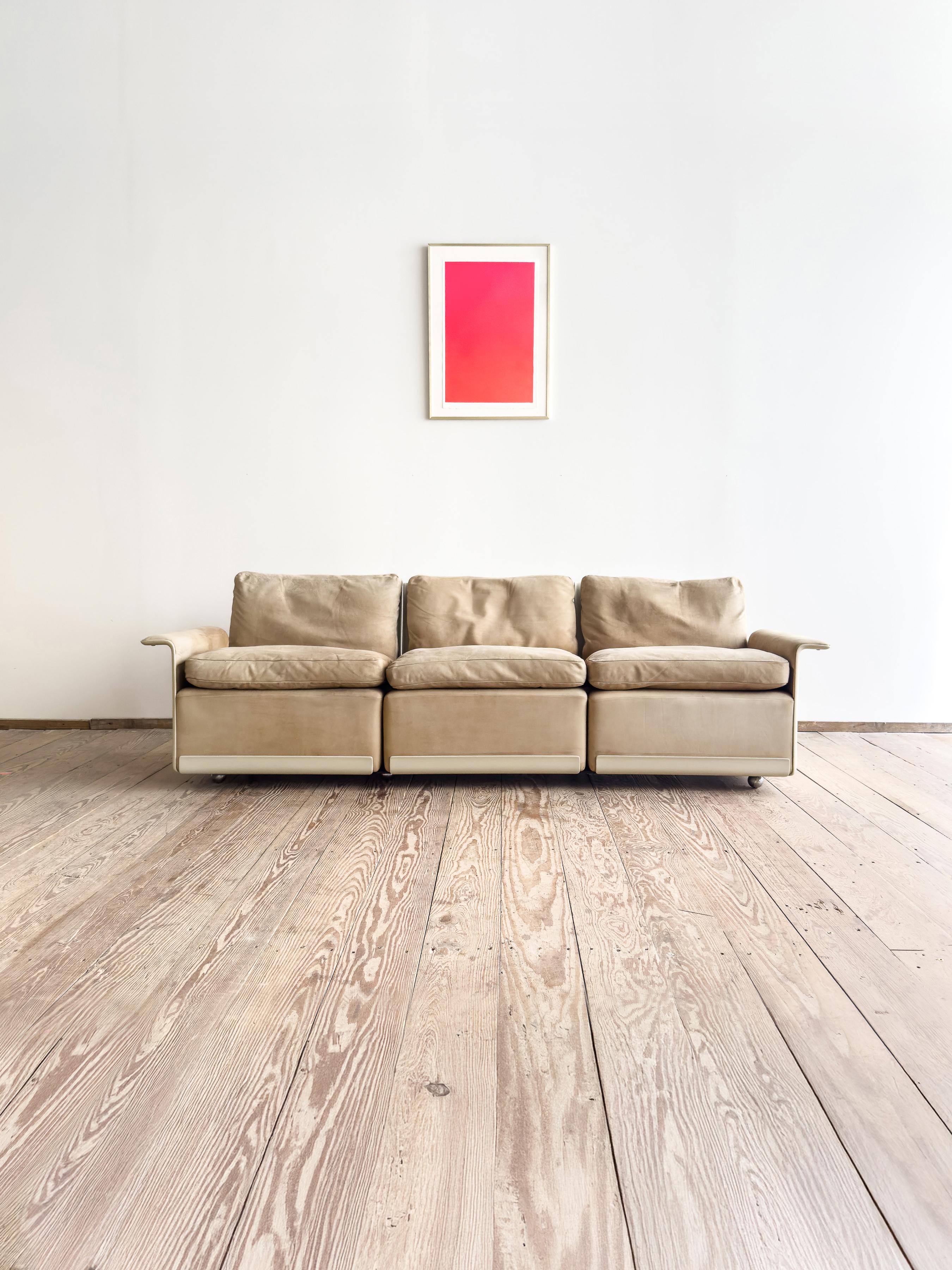 Dimensions: Sofa: 218 × 75 × 69 × 42 cm (85.8