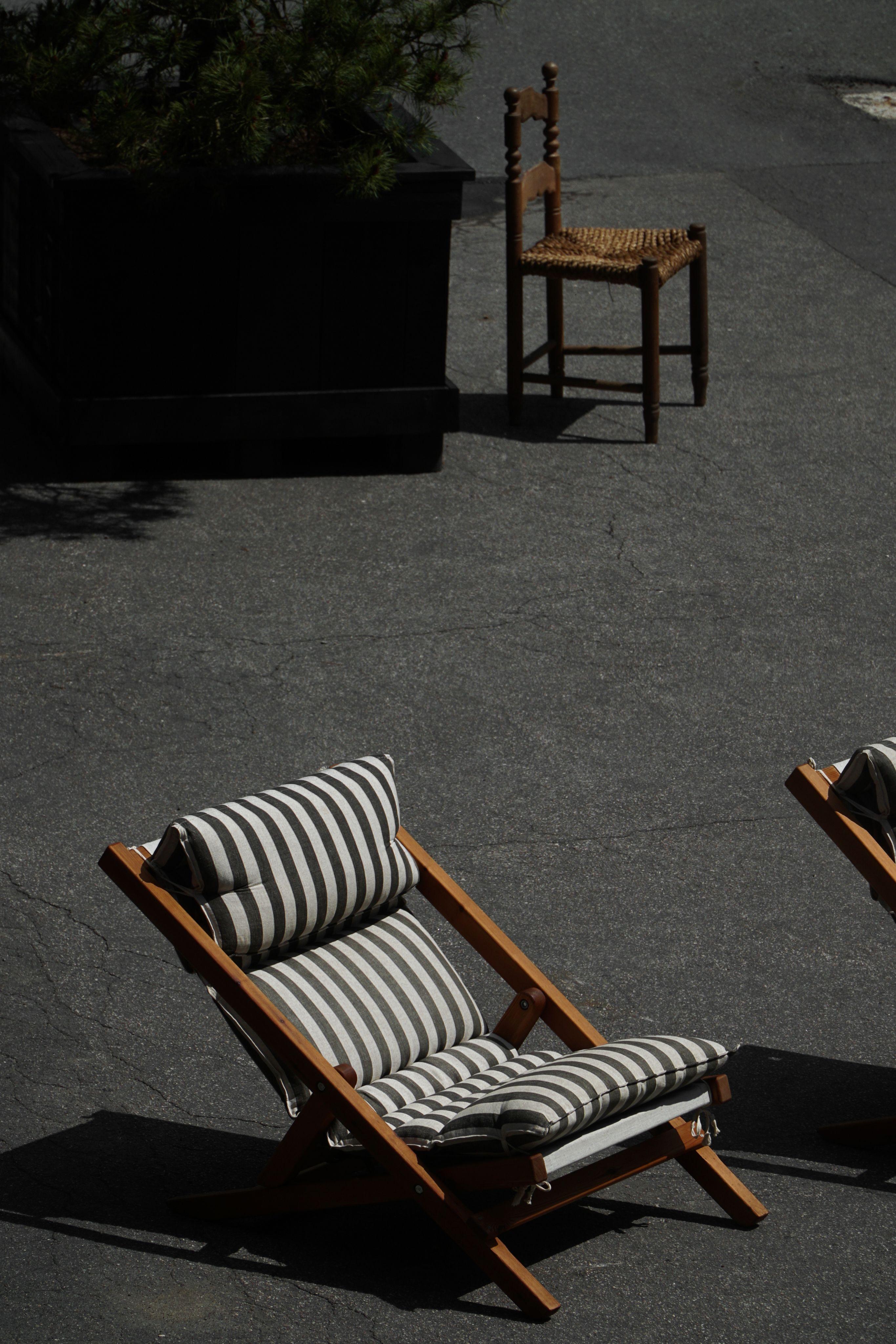 Mid Century Lounge/Sun Chairs in Pine and Striped Cotton Canvas, Denmark, 1970s For Sale 3