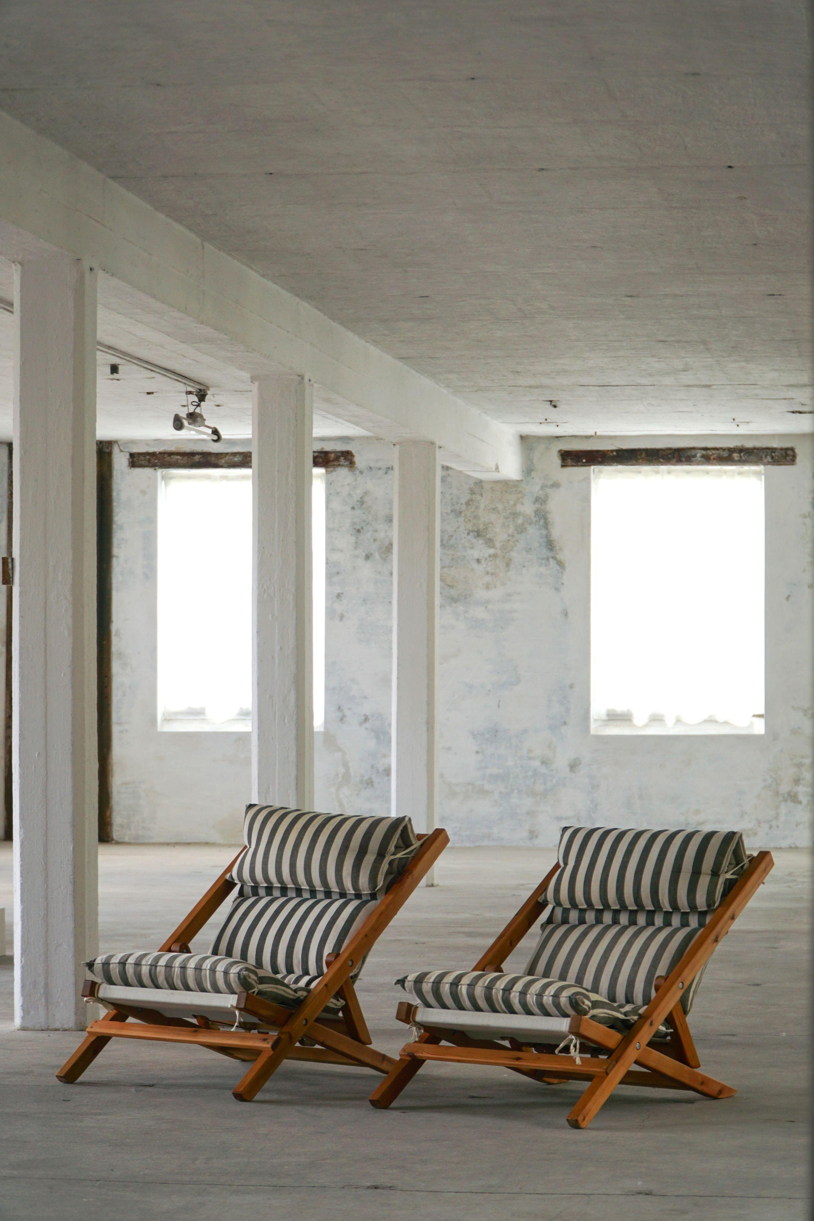 Mid Century Lounge/Sun Chairs in Pine and Striped Cotton Canvas, Denmark, 1970s For Sale 9