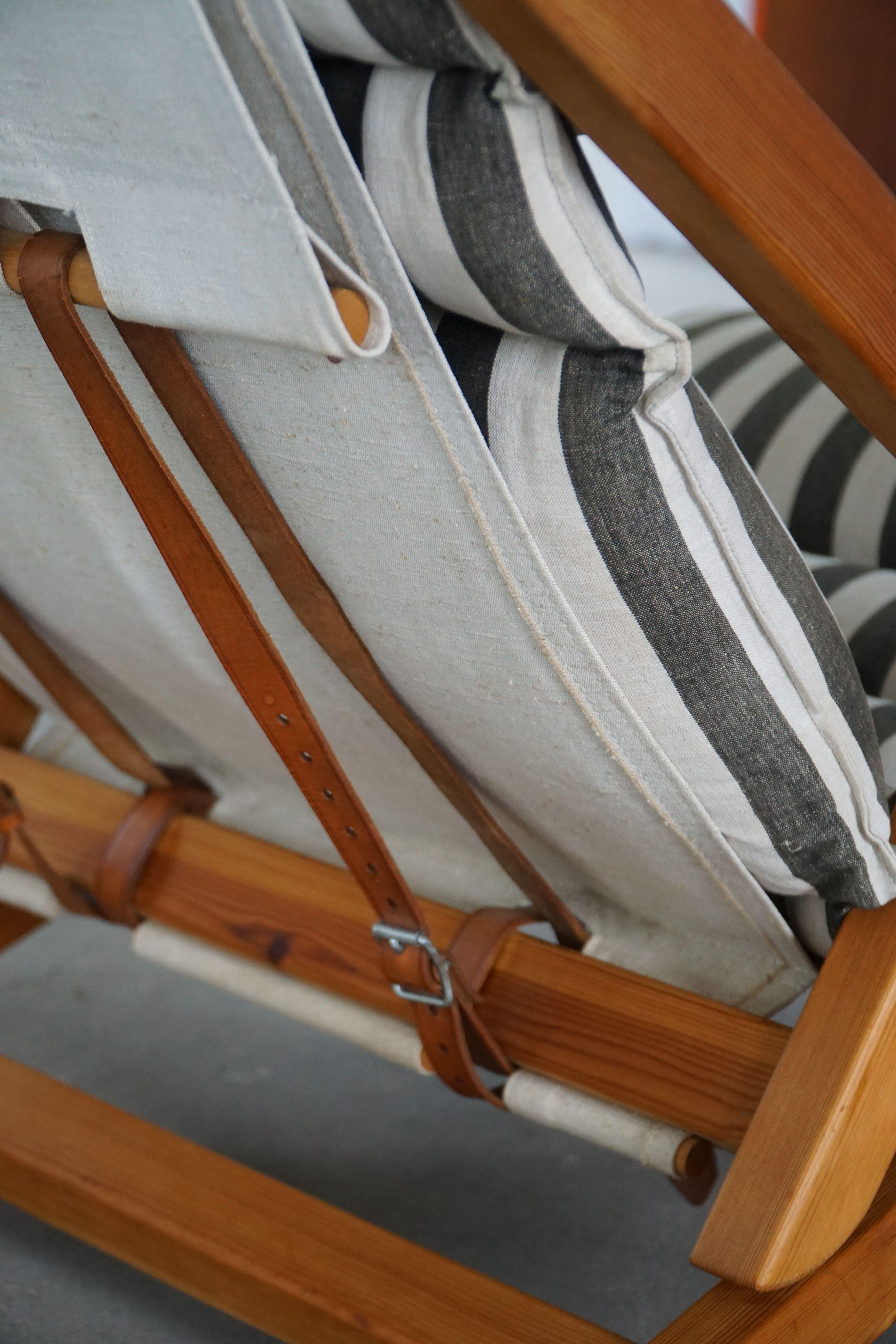 Mid Century Lounge/Sun Chairs in Pine and Striped Cotton Canvas, Denmark, 1970s In Good Condition For Sale In Odense, DK