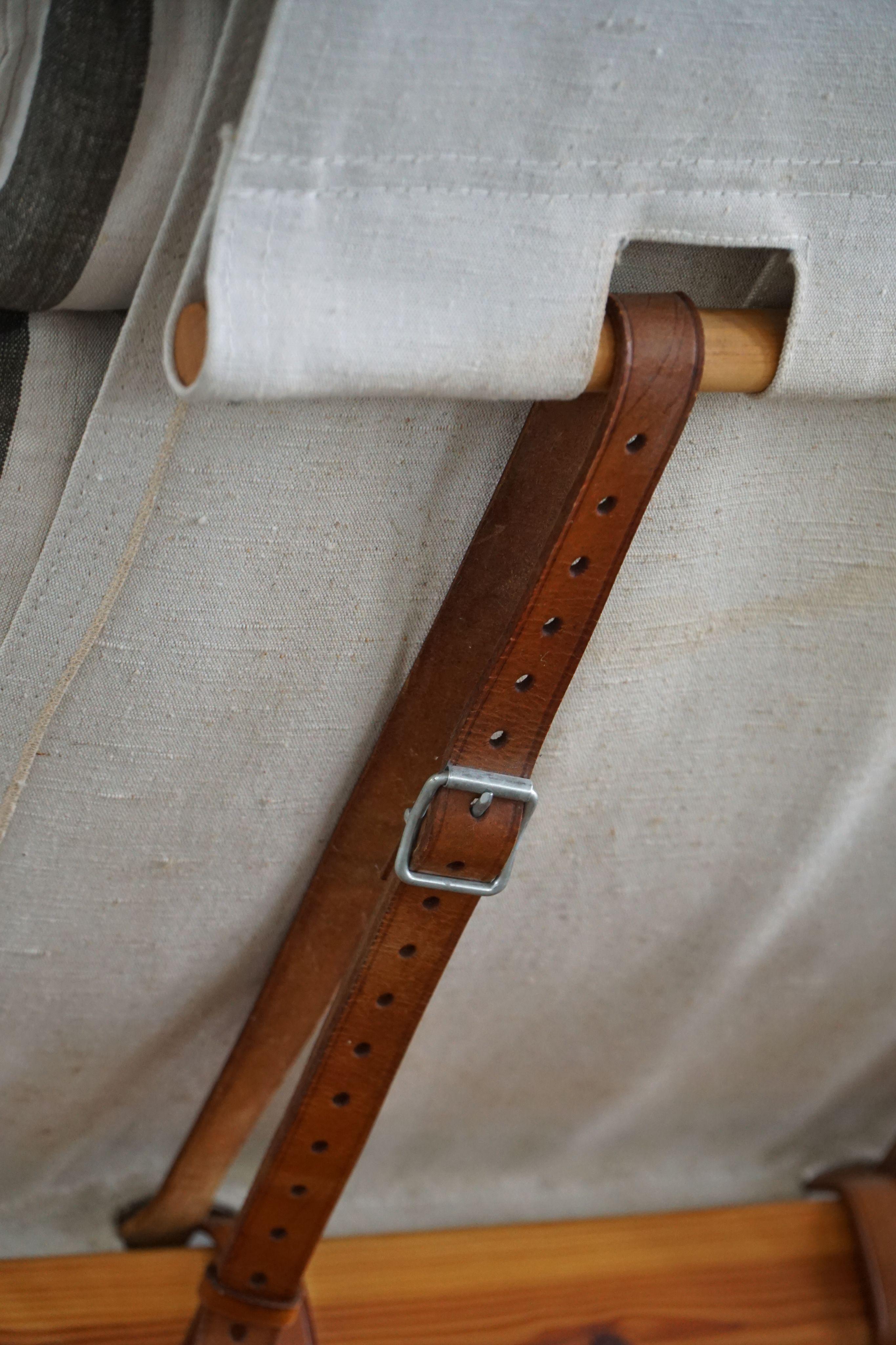 Leather Mid Century Lounge/Sun Chairs in Pine and Striped Cotton Canvas, Denmark, 1970s For Sale