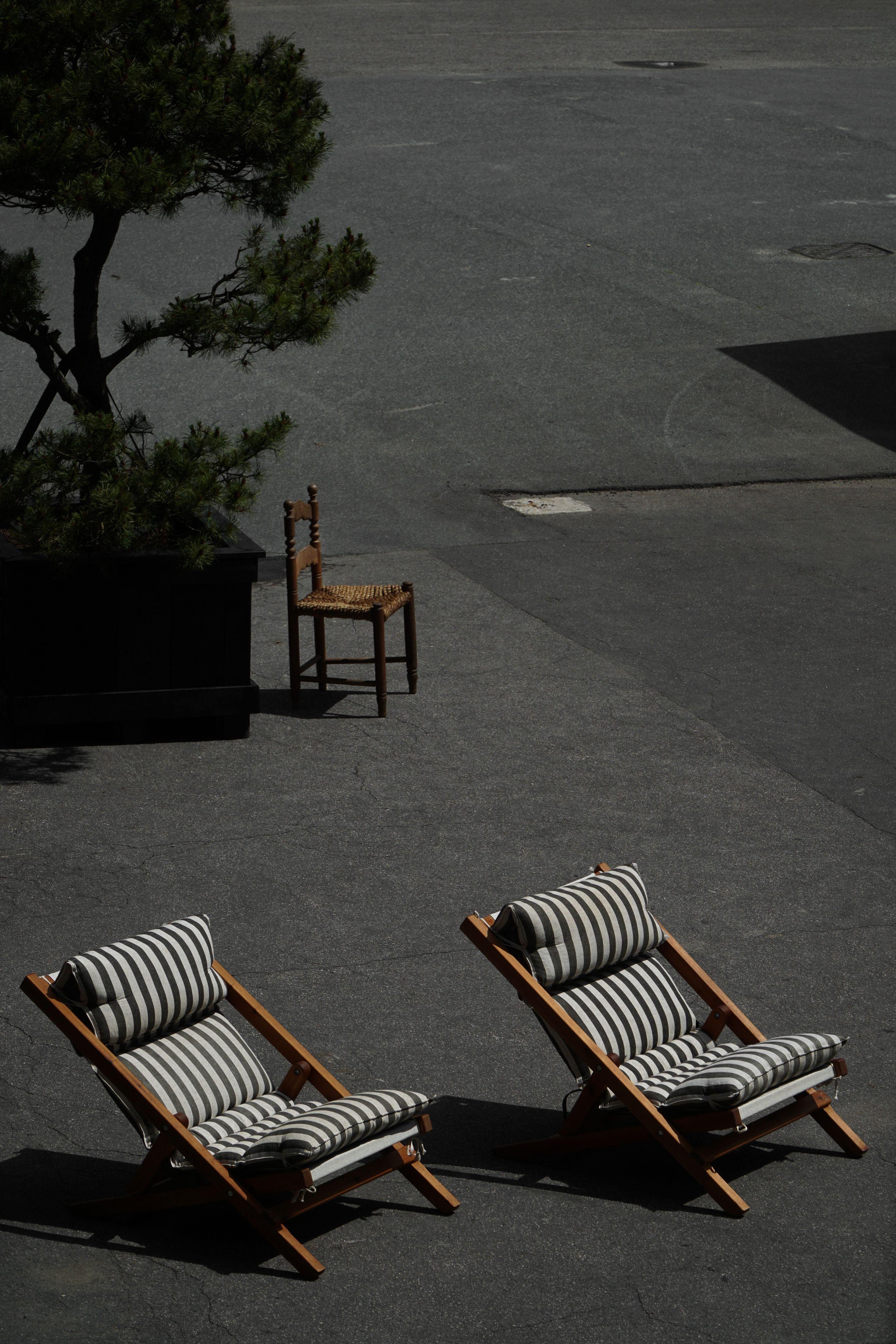 Mid Century Lounge/Sun Chairs in Pine and Striped Cotton Canvas, Denmark, 1970s For Sale 1