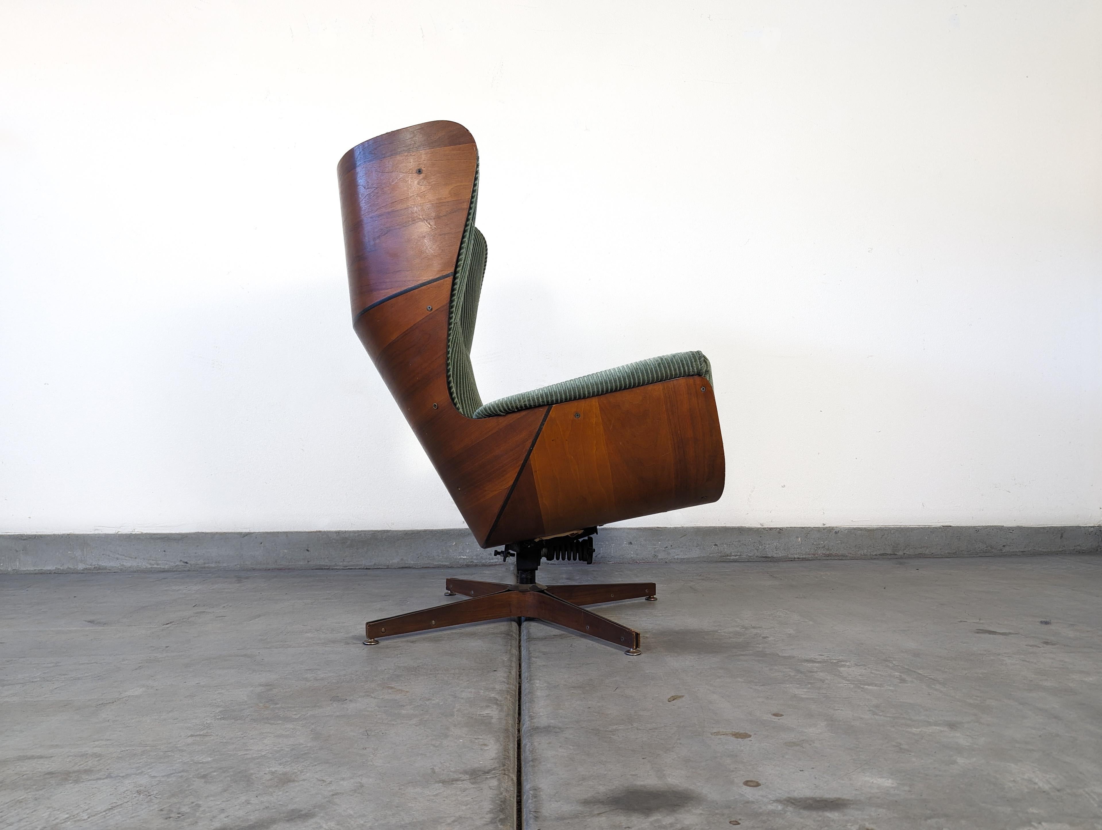 Transform your living space with this exquisite vintage mid-century modern Wingback Mr. Chair, a timeless design by George Mulhauser for Plycraft from the 1960s. Crafted with a walnut veneer frame backing and adorned in a charming corduroy fabric