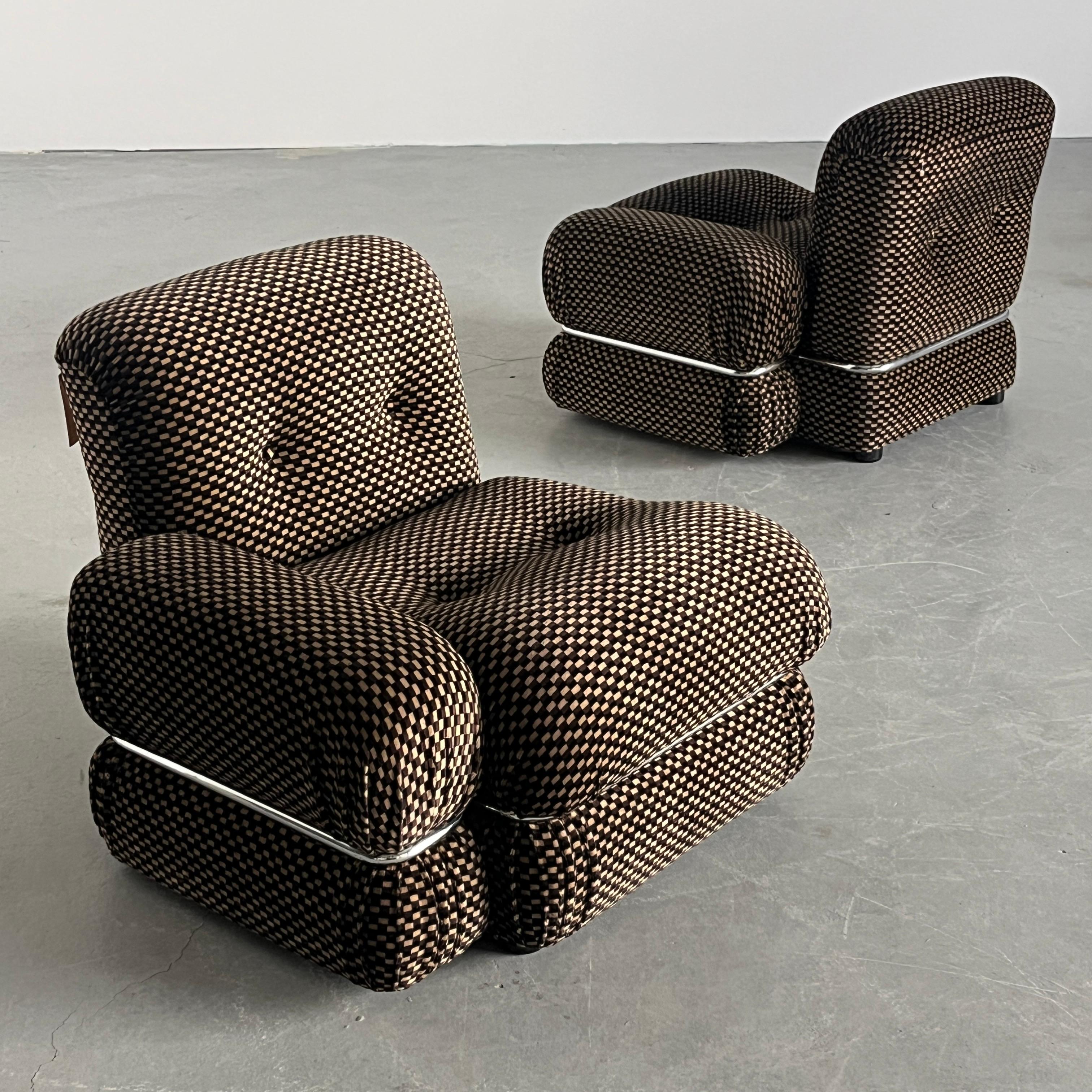 Mid-Century Modern Causeuse du milieu du siècle en tissu à carreaux et acier chromé, Italie des années 1970 en vente