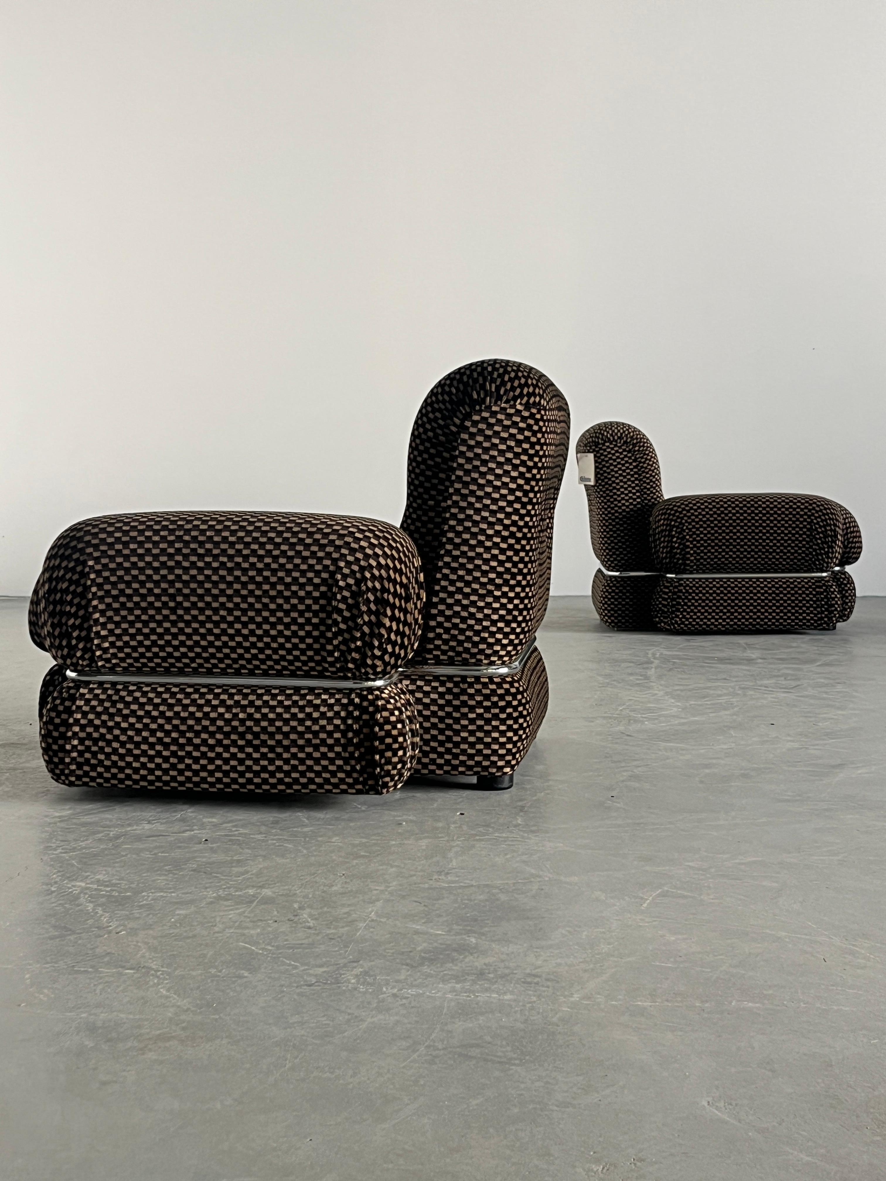 Acier Causeuse du milieu du siècle en tissu à carreaux et acier chromé, Italie des années 1970 en vente