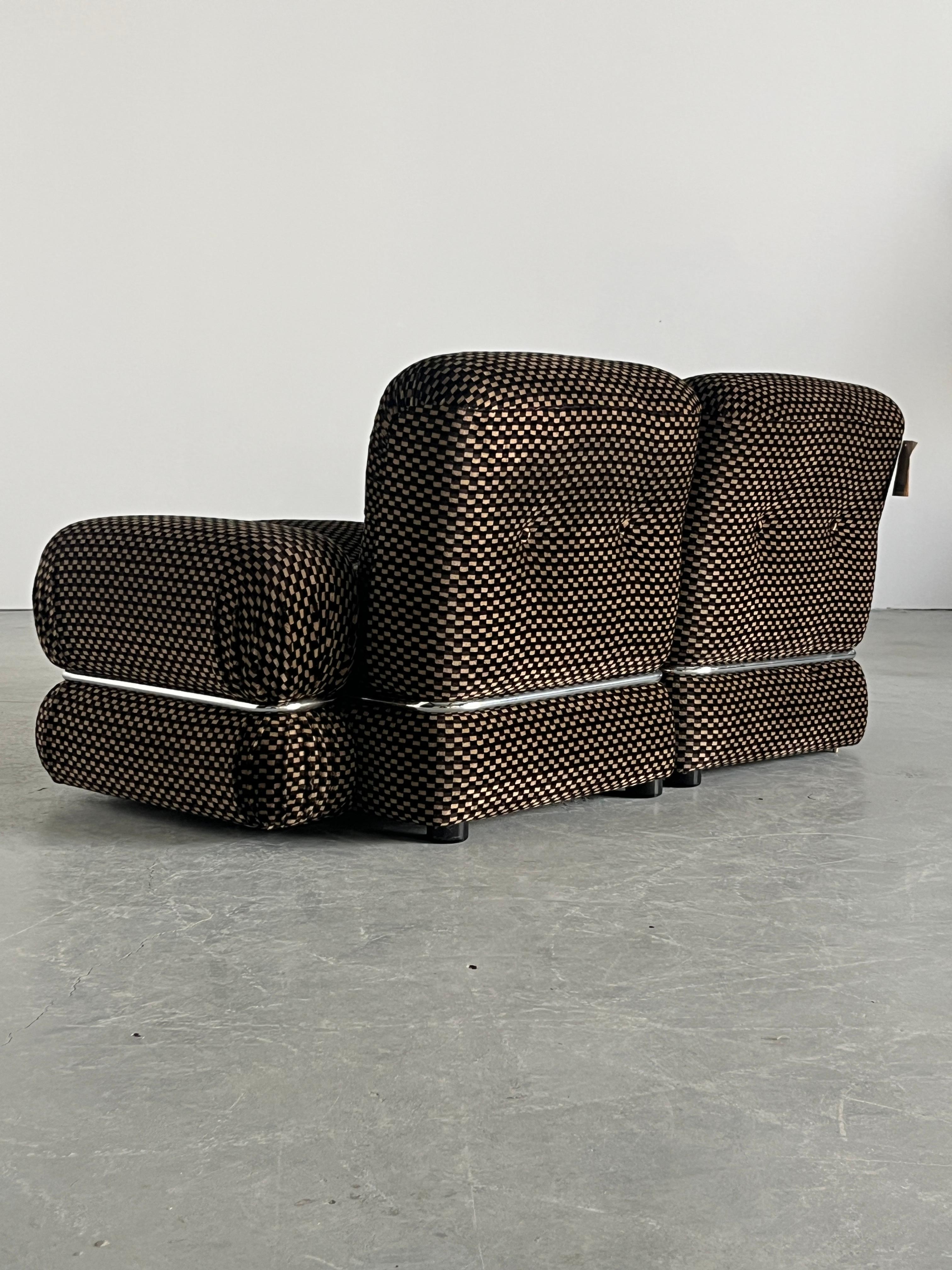 Causeuse du milieu du siècle en tissu à carreaux et acier chromé, Italie des années 1970 en vente 1