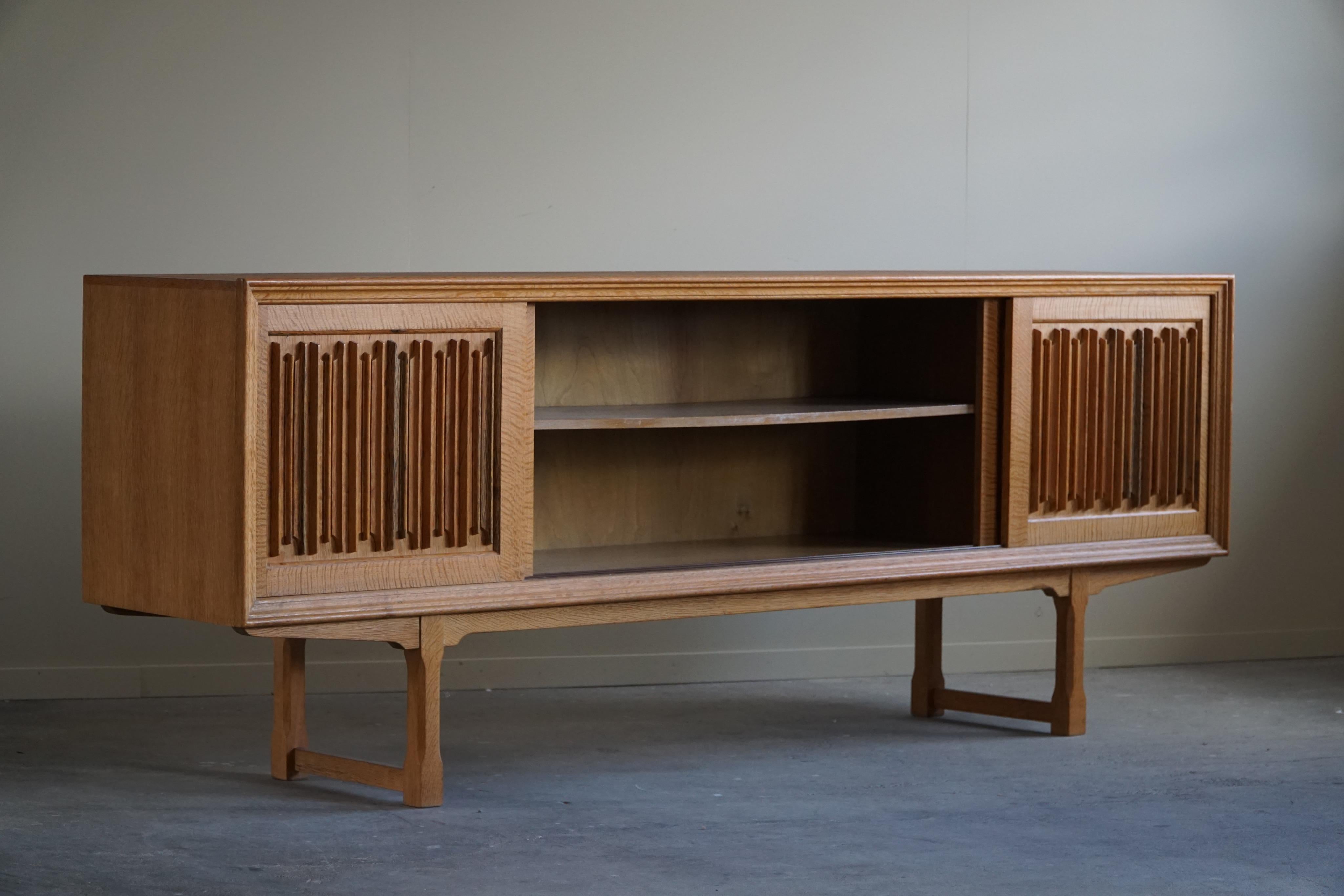 Midcentury Low Sculptural Sideboard in Oak, Made by a Danish Cabinetmaker, 1960 In Good Condition In Odense, DK